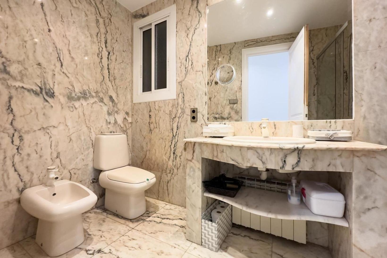 Appartement Fuer 5 Personen Ca 80 Qm In Barcelona-eixample, Costa Brava Costa Del Maresme Barcelone
