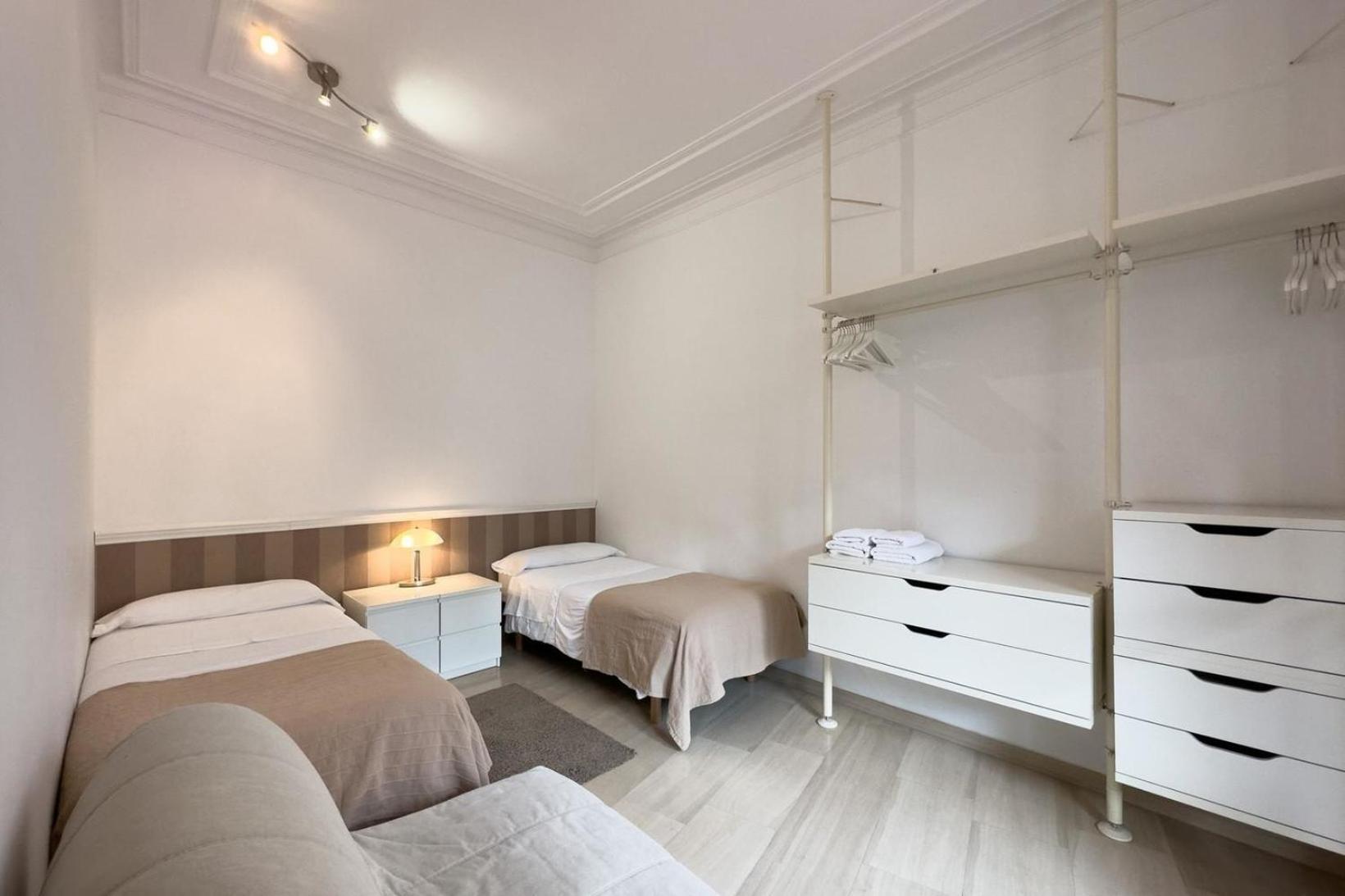Appartement Fuer 5 Personen Ca 80 Qm In Barcelona-eixample, Costa Brava Costa Del Maresme Barcelone