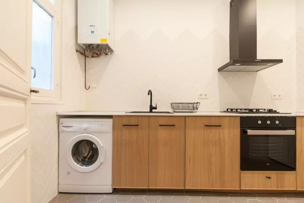 Apartment Eg42b - Modernista En El Centro De