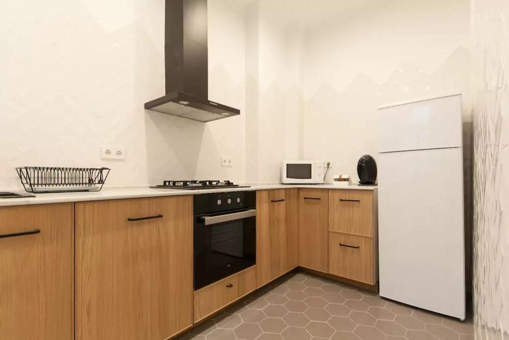 Apartment Eg42b - Modernista En El Centro De