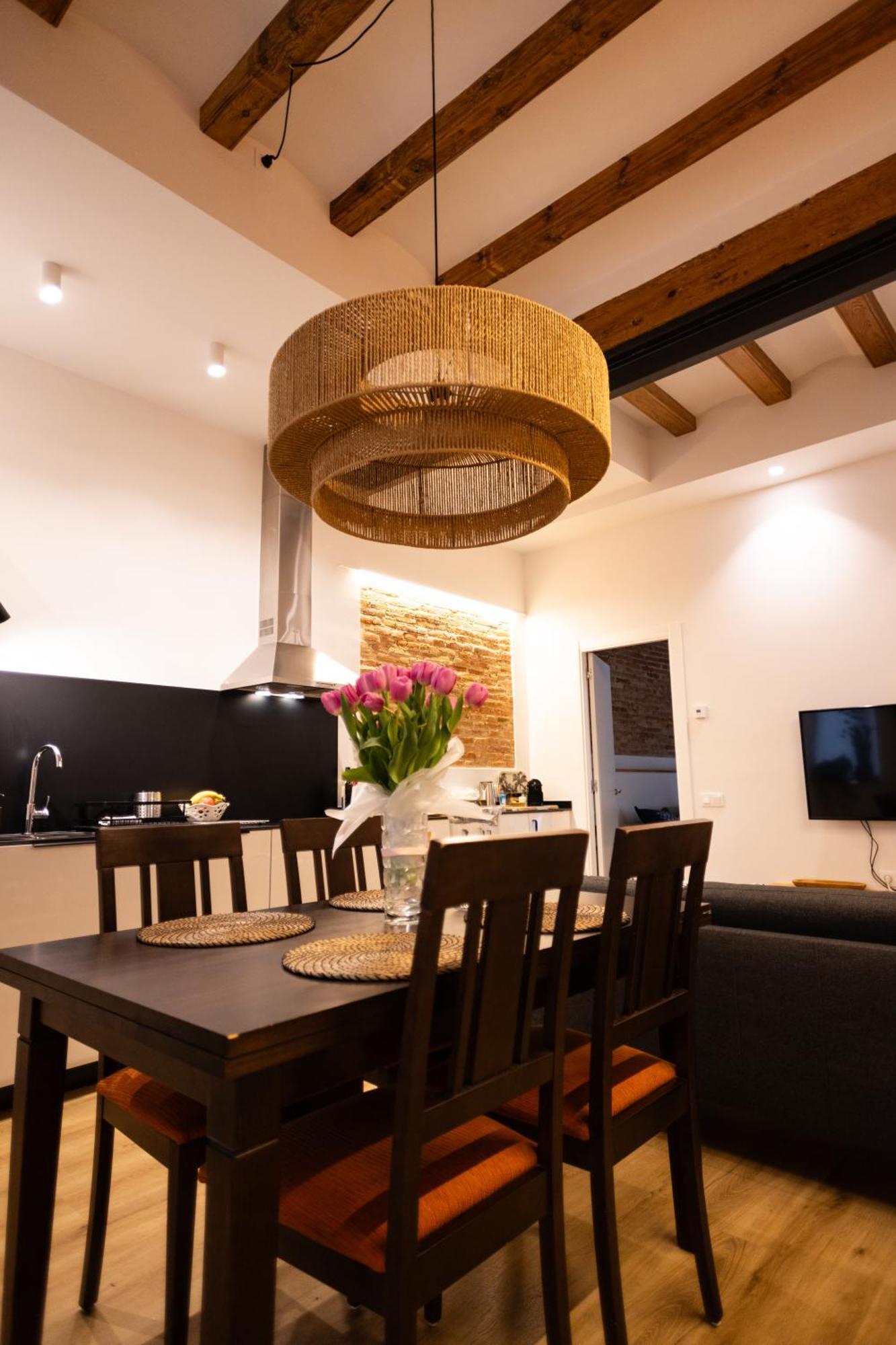 Poble Sec Charming Apartment