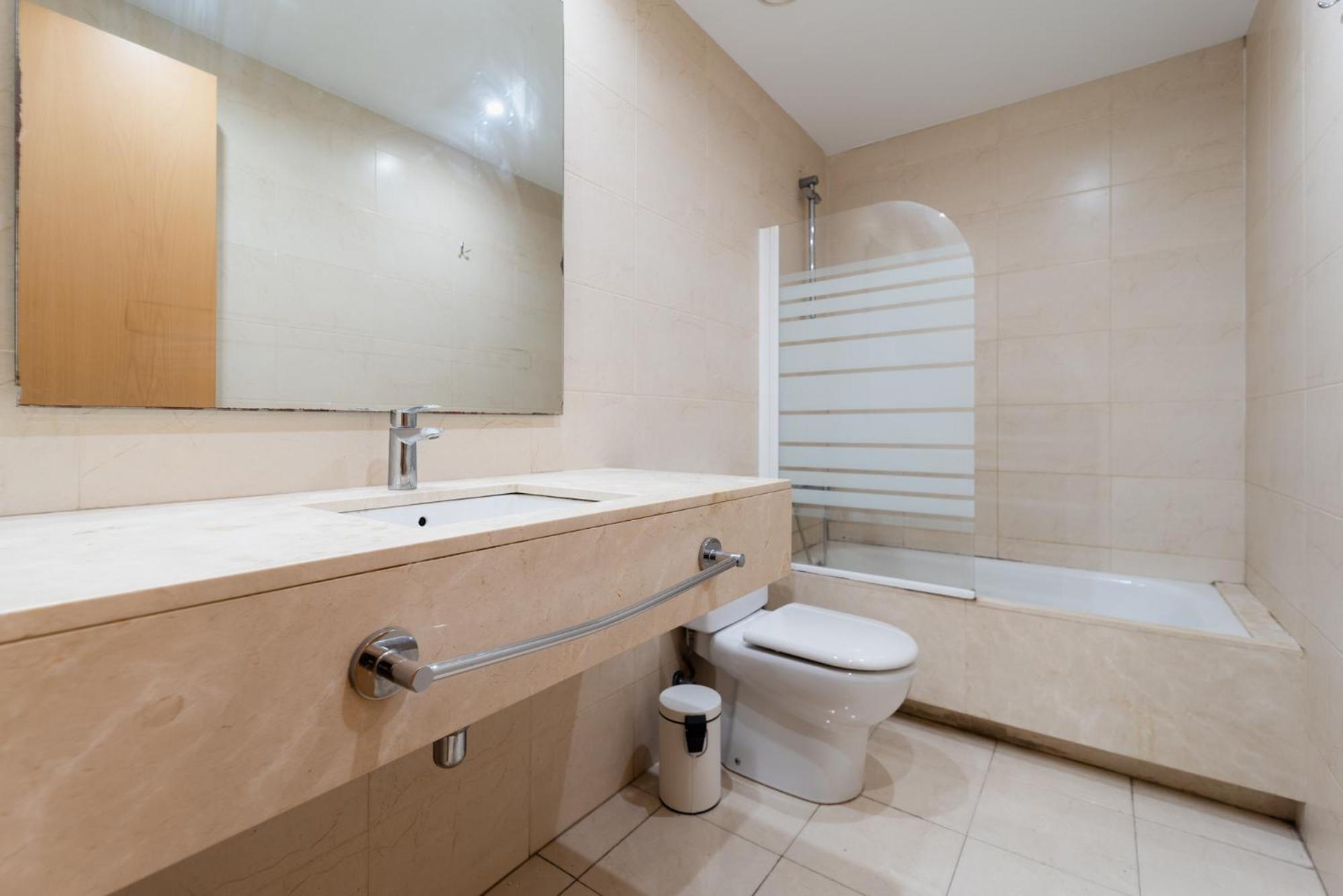 Near Ramblas 3 Flat Min 32 Days Parking Optional Barcelone