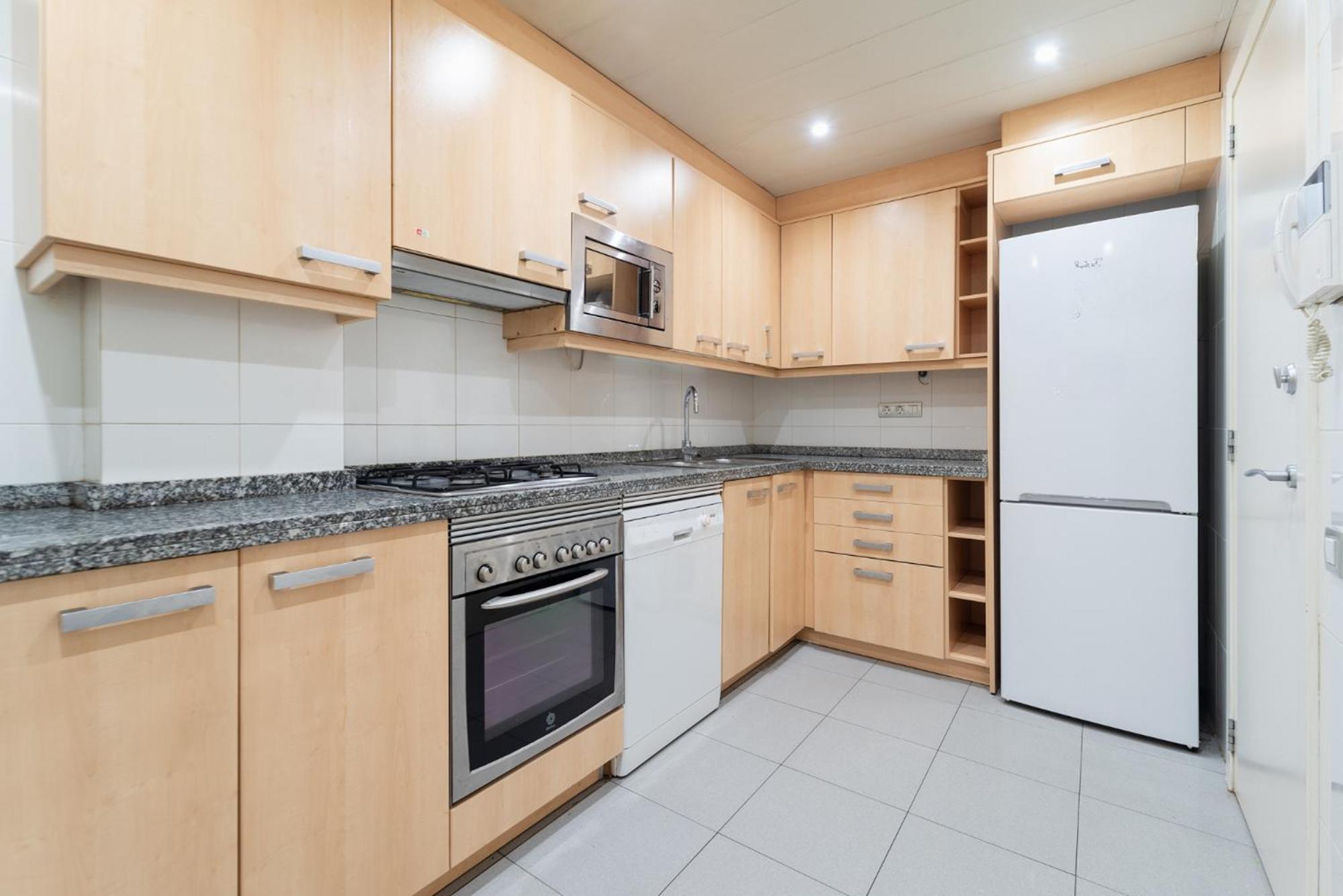 Near Ramblas 3 Flat Min 32 Days Parking Optional Appartement *