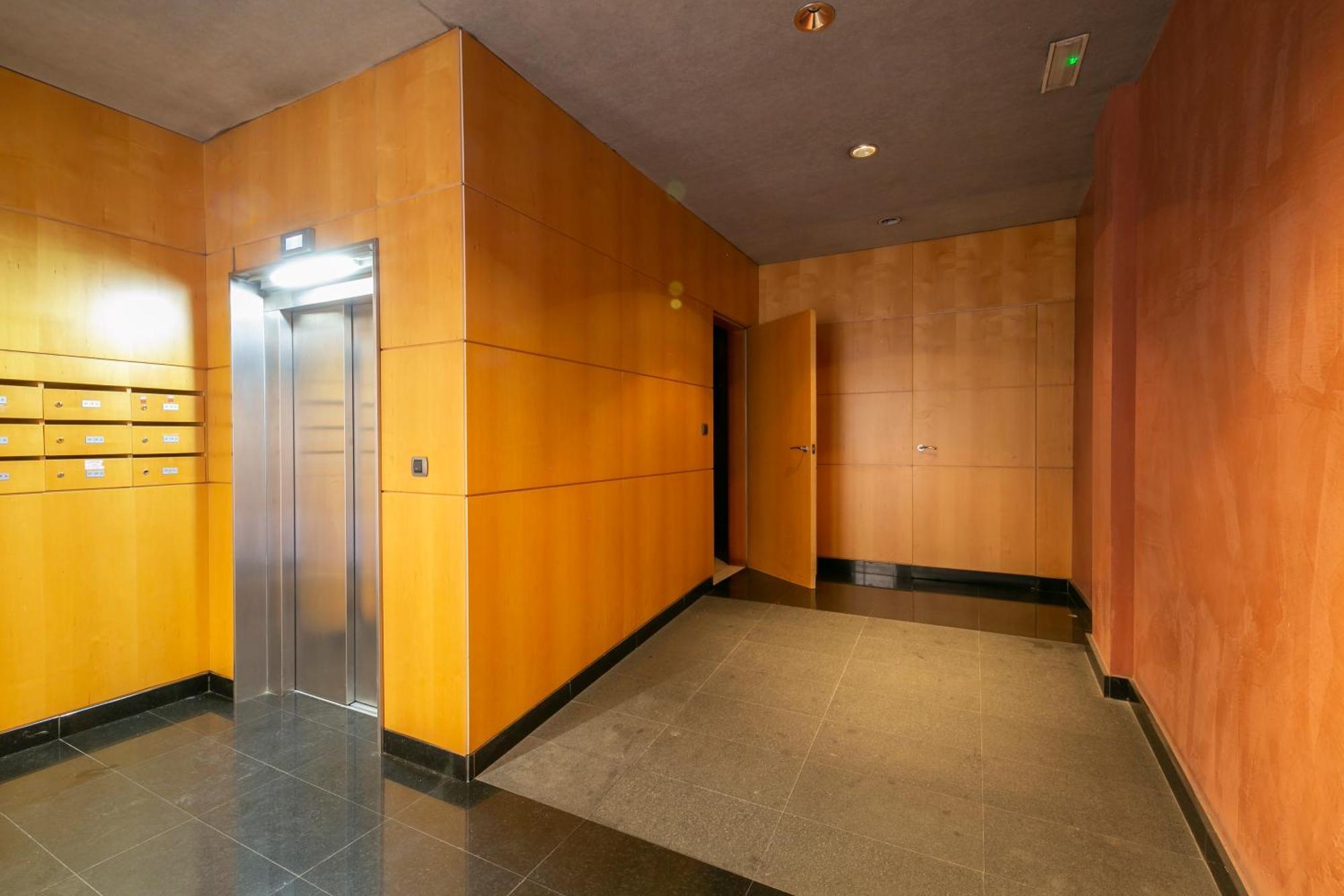 Near Ramblas 3 Flat Min 32 Days Parking Optional Appartement