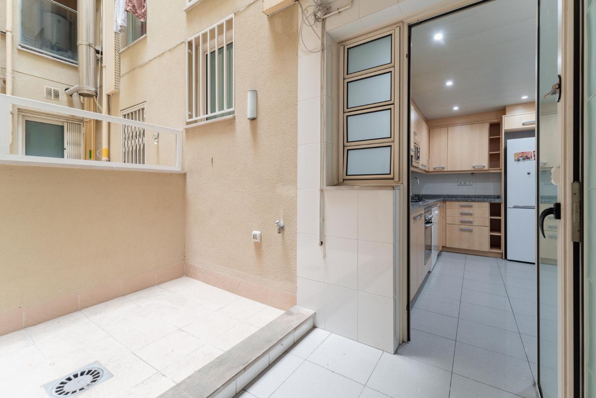 Near Ramblas 3 Flat Min 32 Days Parking Optional Appartement *