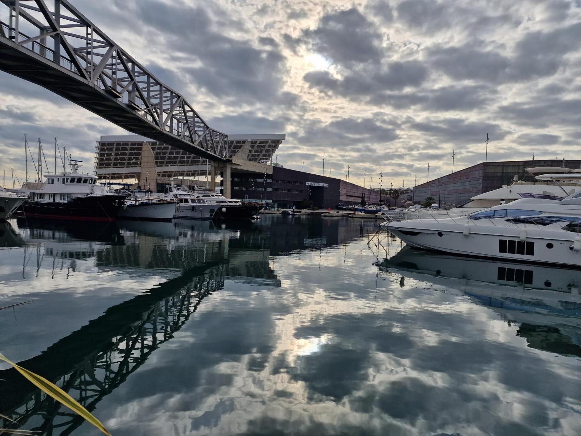 Magnificent Luxury Yacht In Center Bateau-hôtel *
