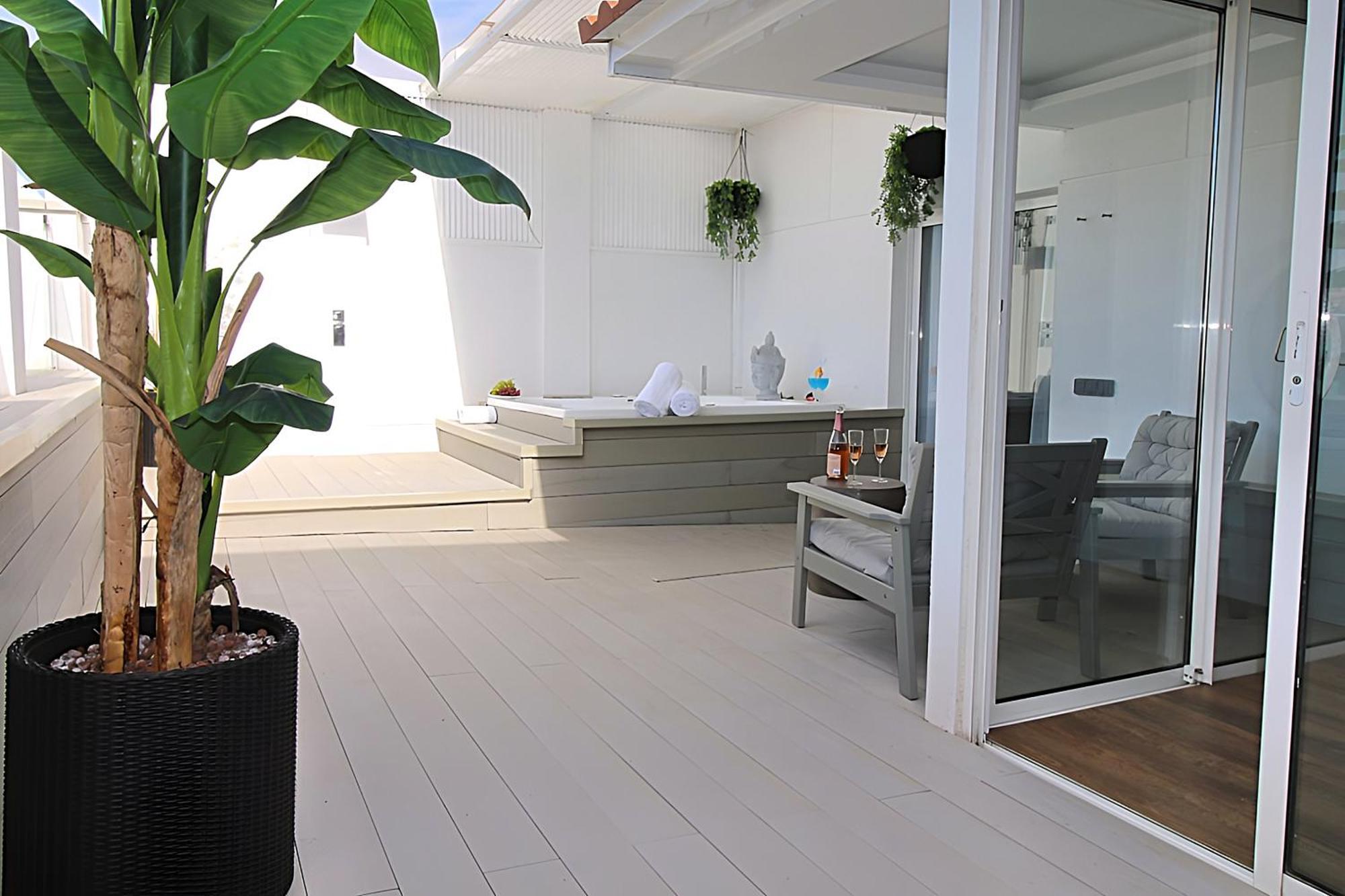Penthouse With Jacuzzi On The Terrace