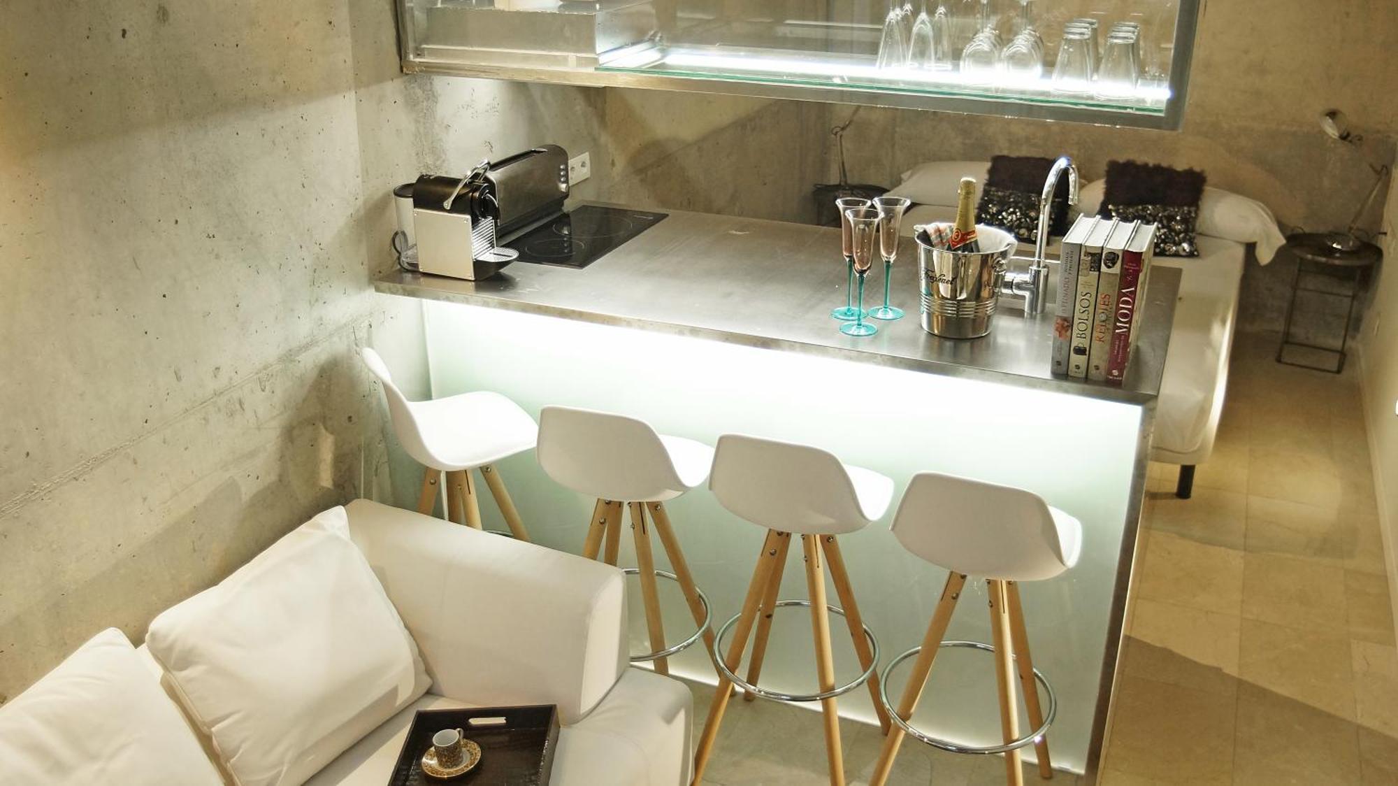 - Pool Terrace In Center *