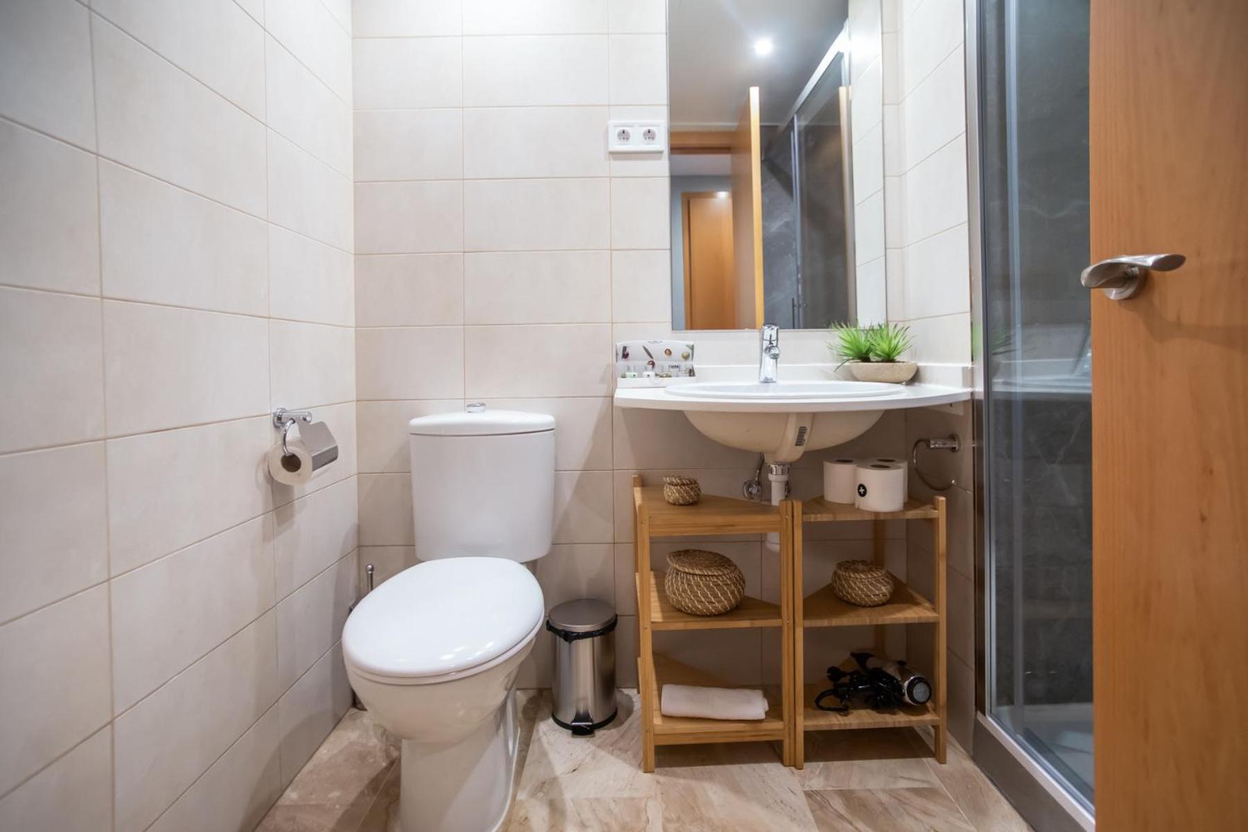 13mal1077- Magnific 2br Flat Barcelone