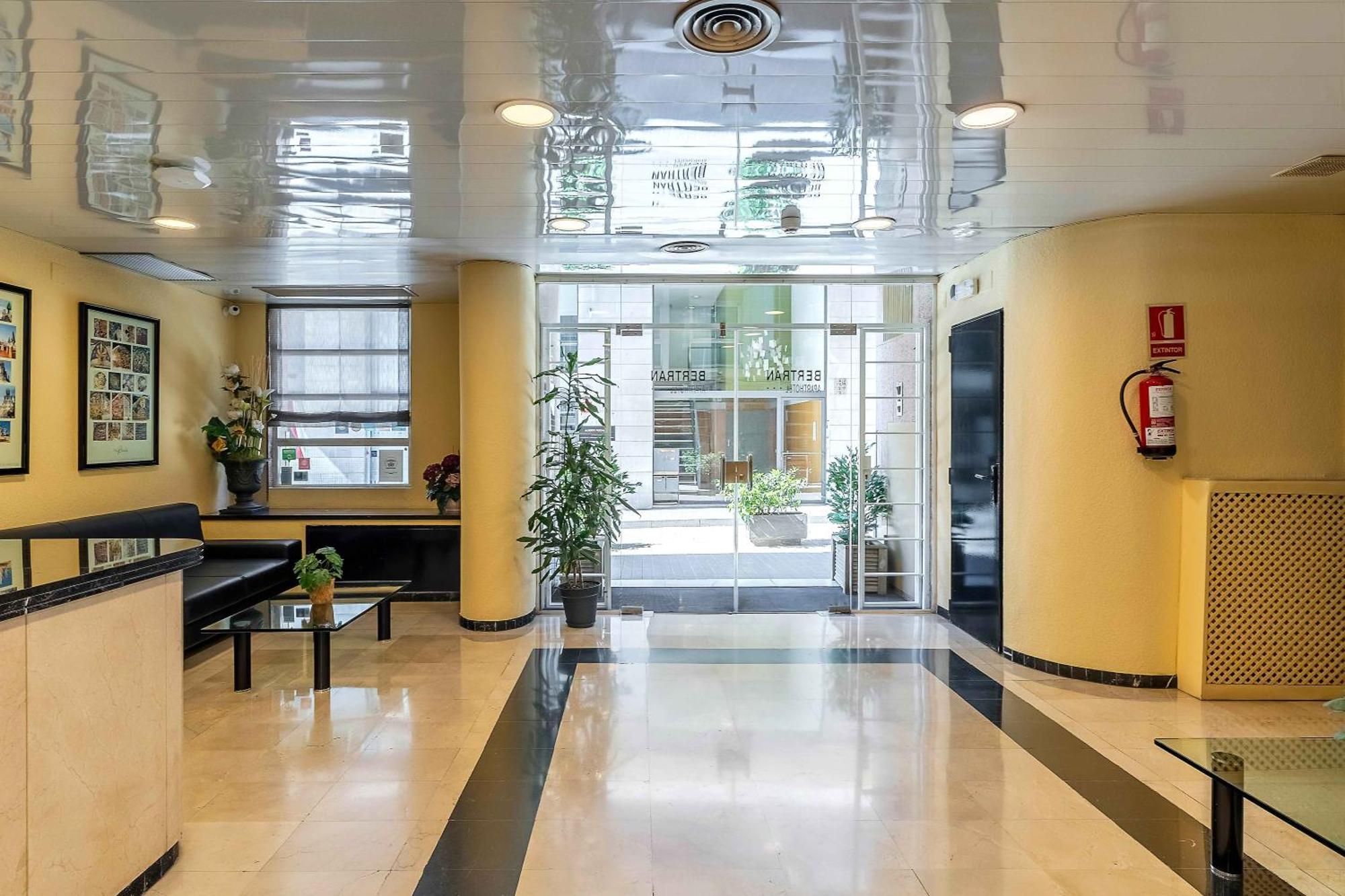 Aparthotel Bertran 3*