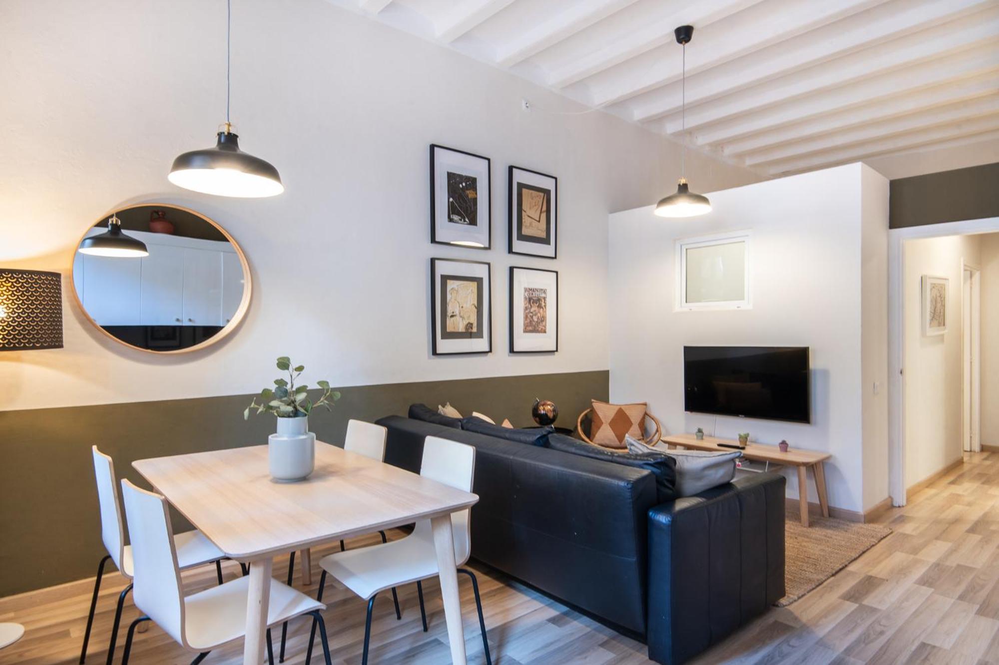 Oasis With A Sunny Terrace In The Heart Of Gracia