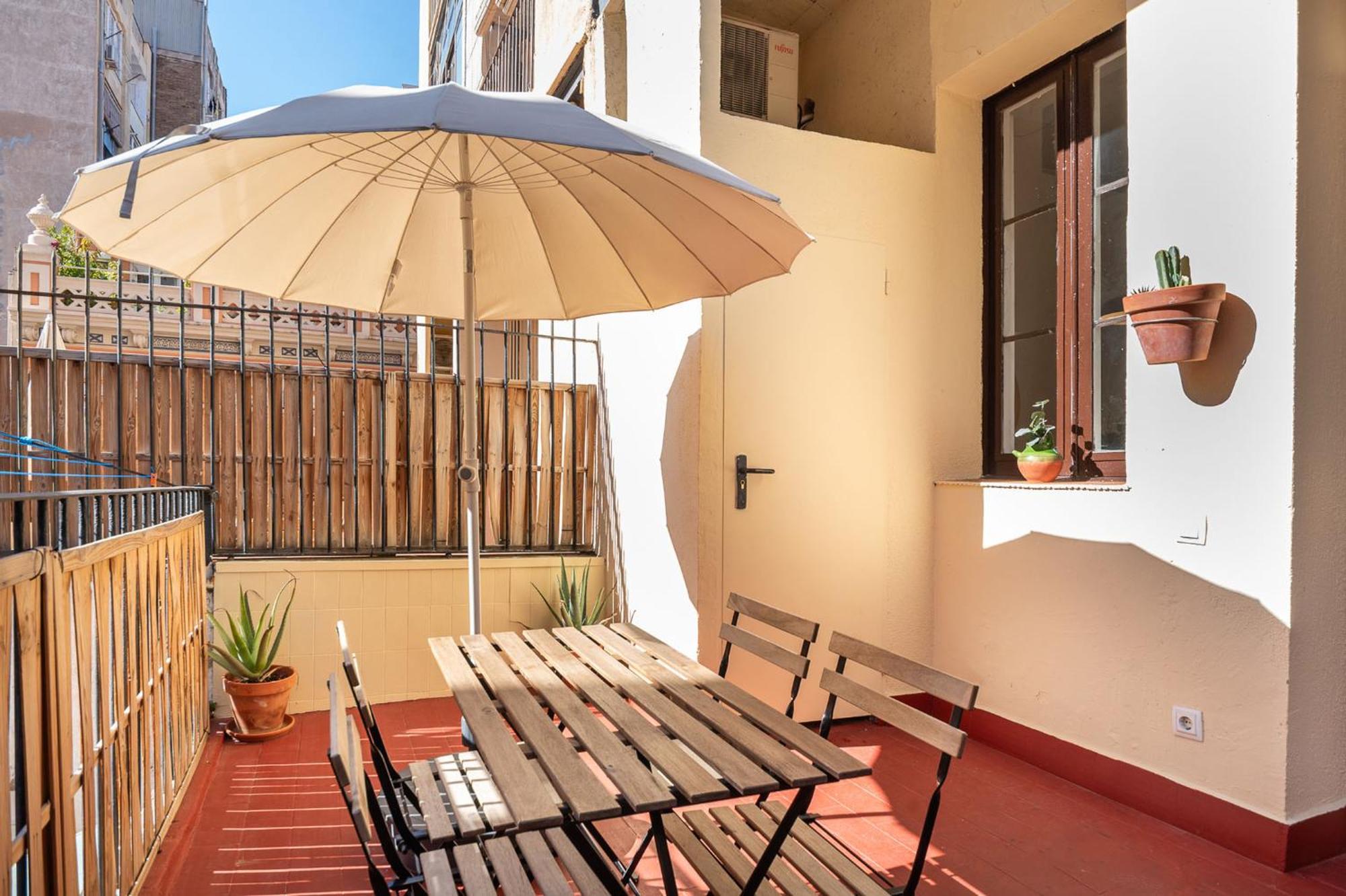 Oasis With A Sunny Terrace In The Heart Of Gracia * Barcelona