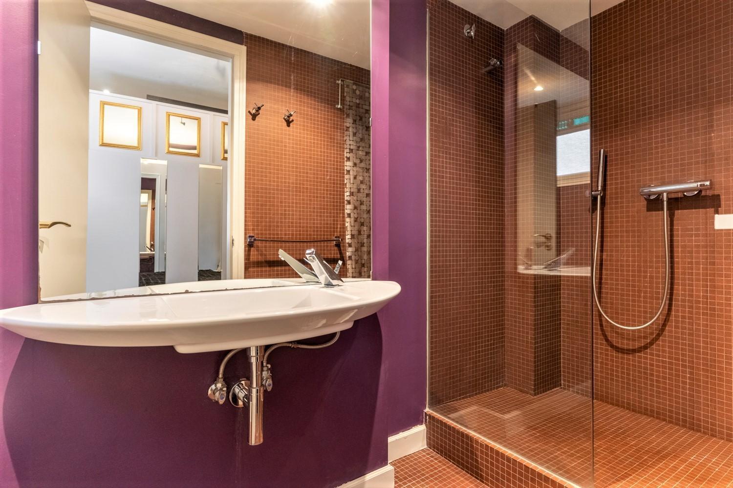 One Bedroom Apartment, Center Apartment *