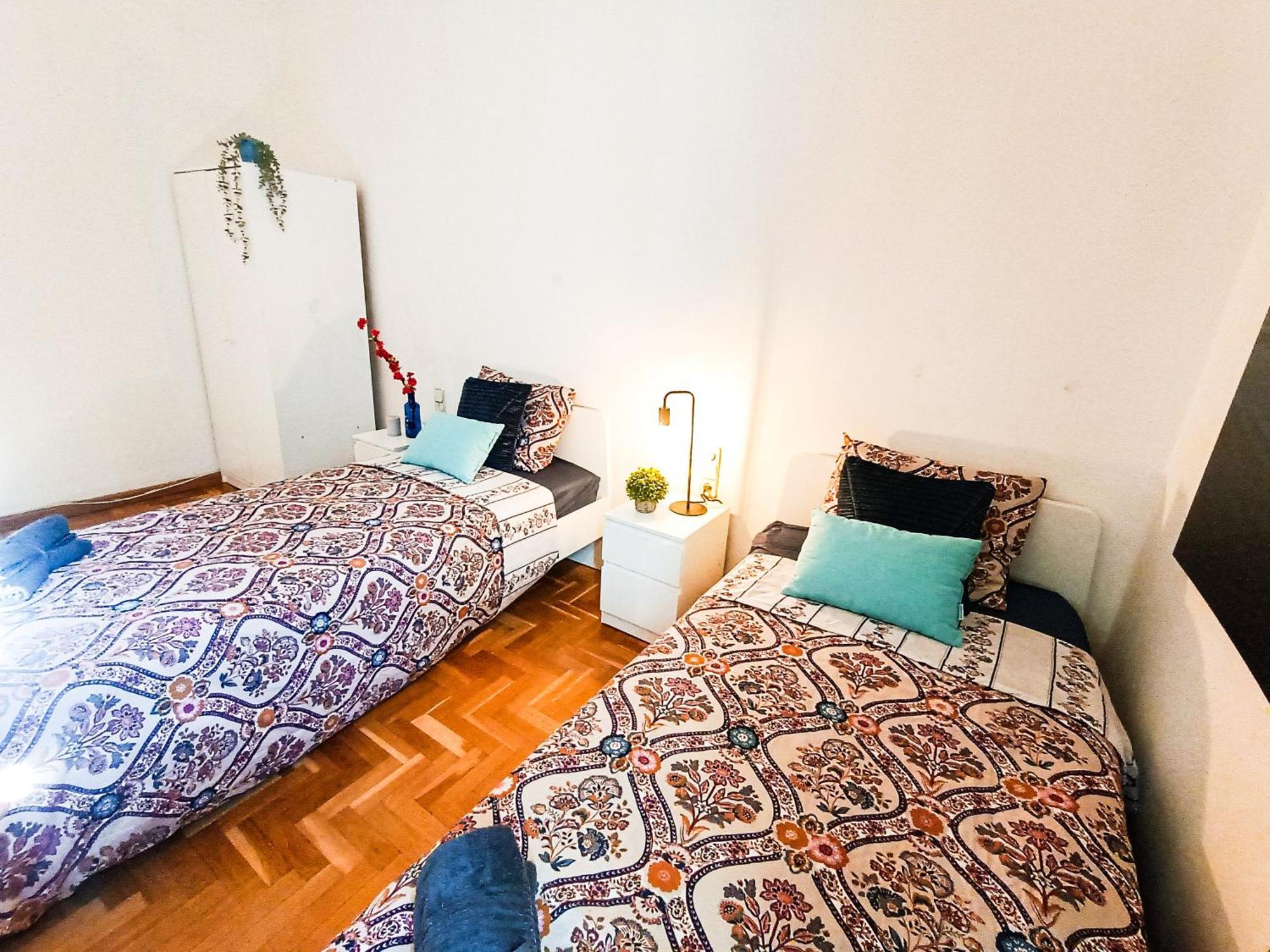 Eixample Hostel *