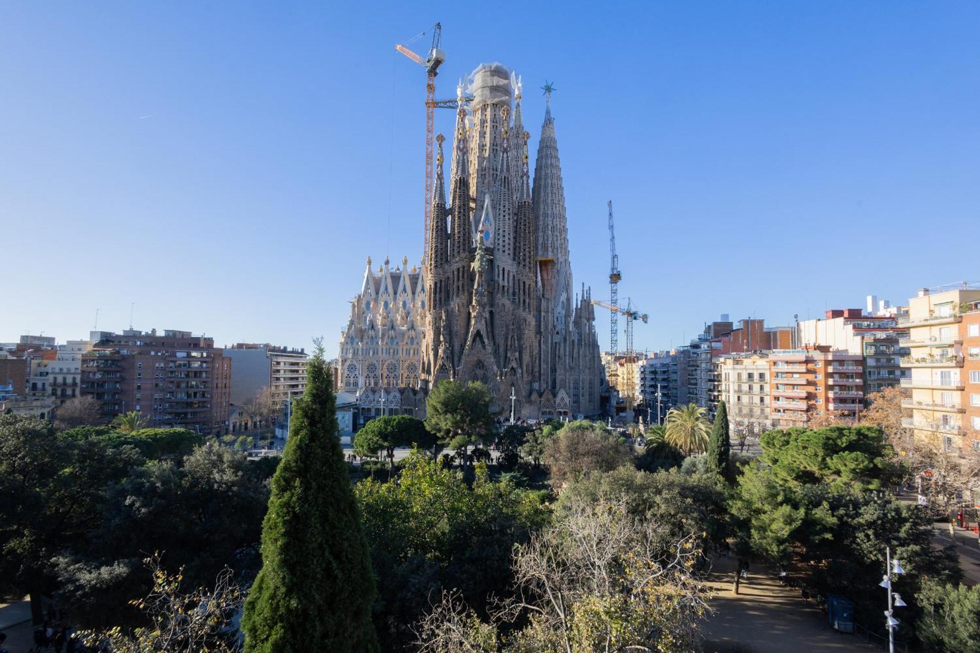 Housalia Sagrada Familia Views *