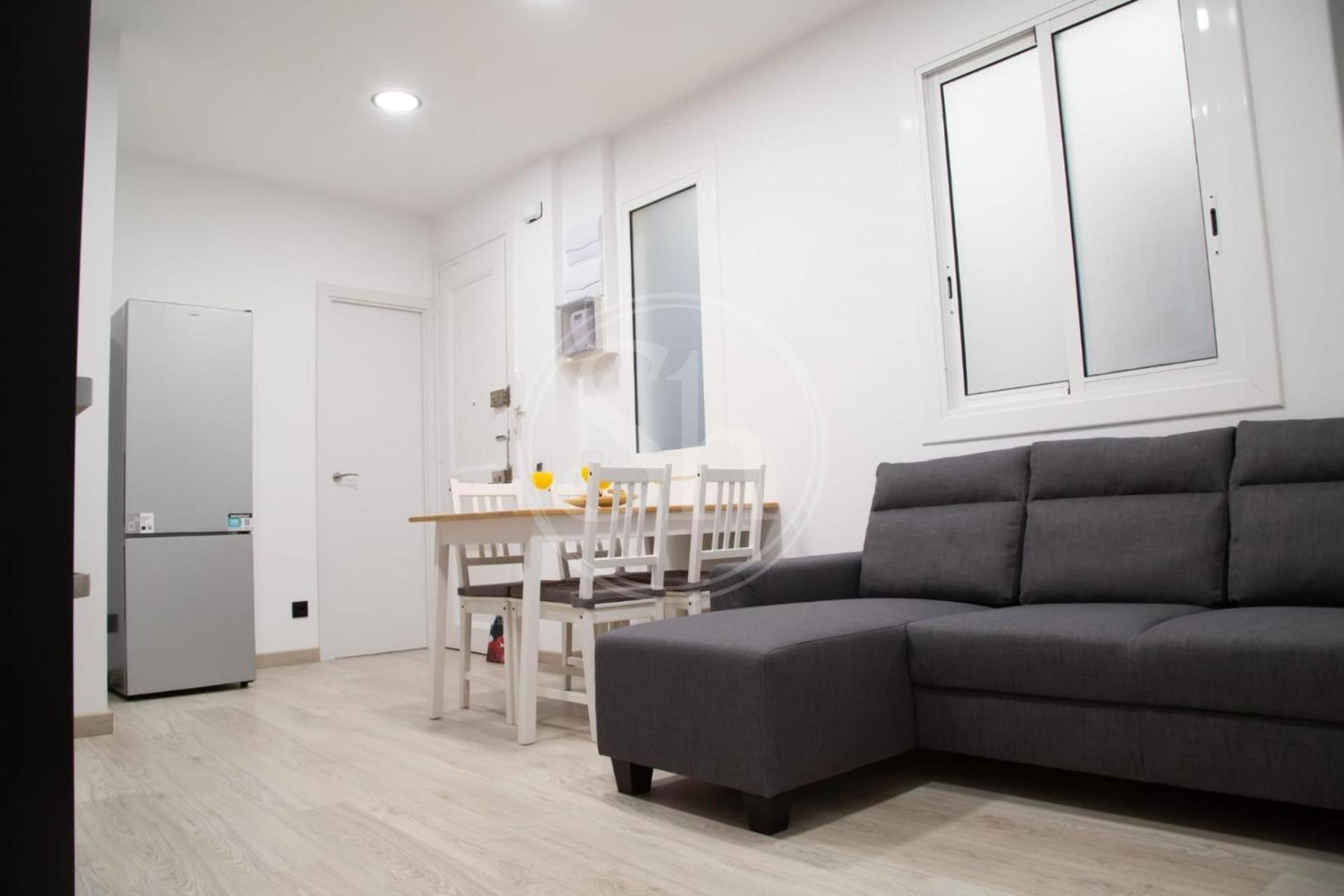 Wonderful Enamorats Apartment