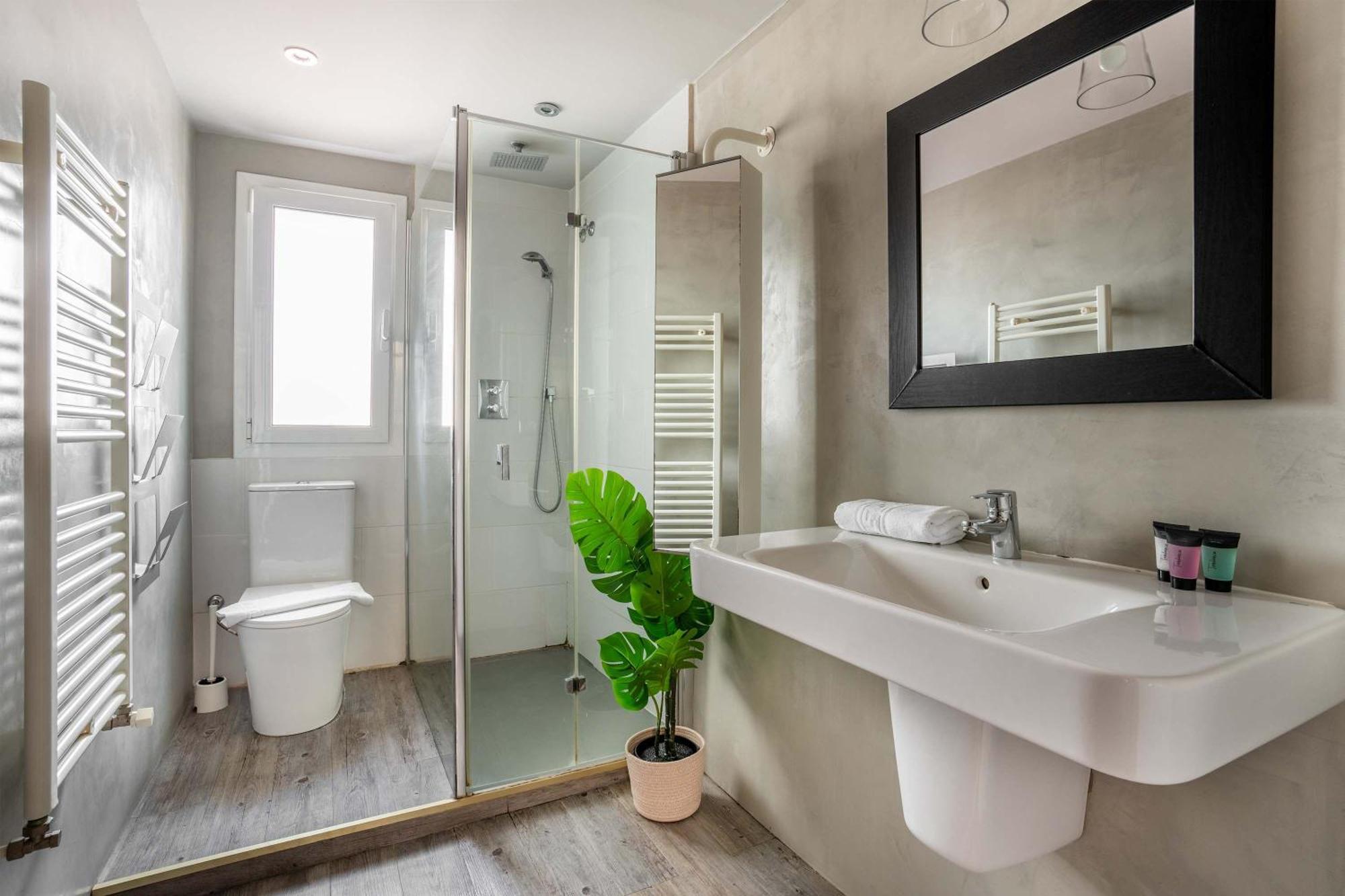 Amazing 3 Bedroom Penthouse In Plaza Espana