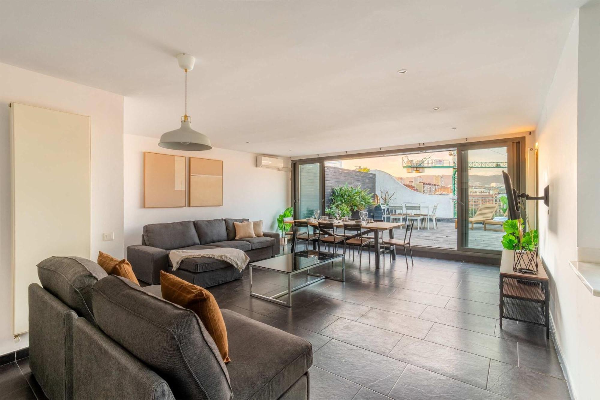 Amazing 3 Bedroom Penthouse In Plaza Espana