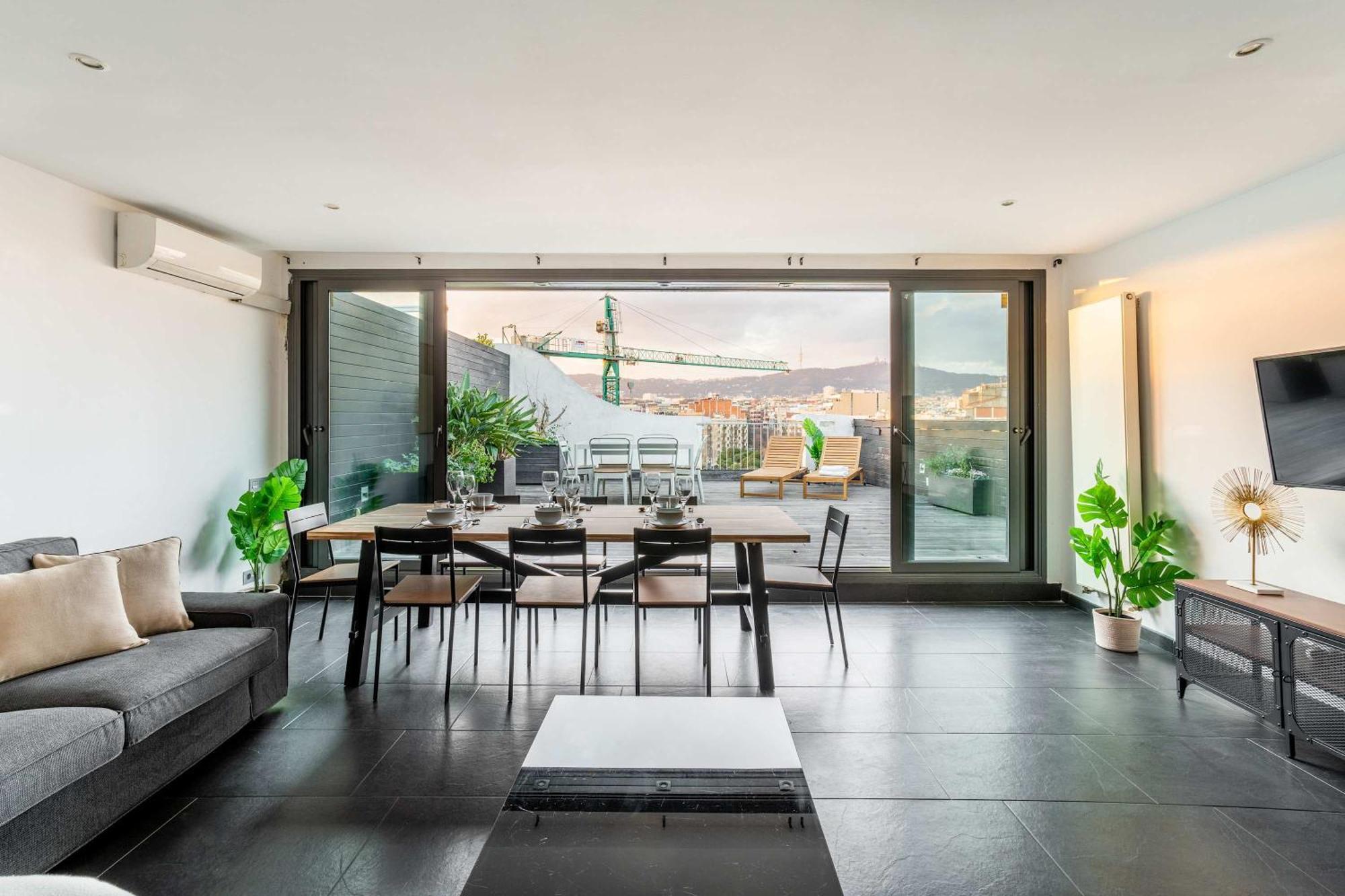 Amazing 3 Bedroom Penthouse In Plaza Espana Appartement *