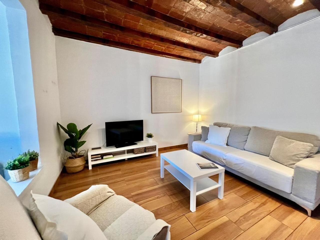 Bright & Spacious Family Flat In Apartment *