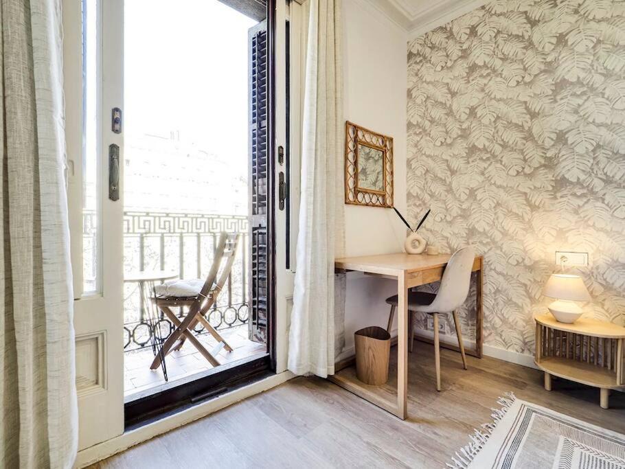 Casa Modernista En Paseo De Gracia Apartment