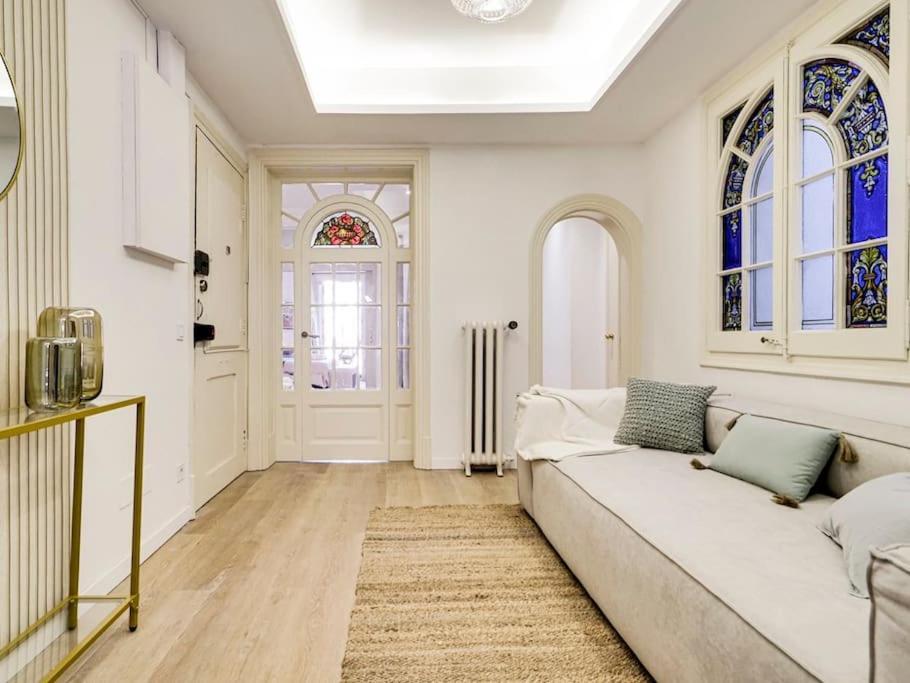 Casa Modernista En Paseo De Gracia * Barcelona