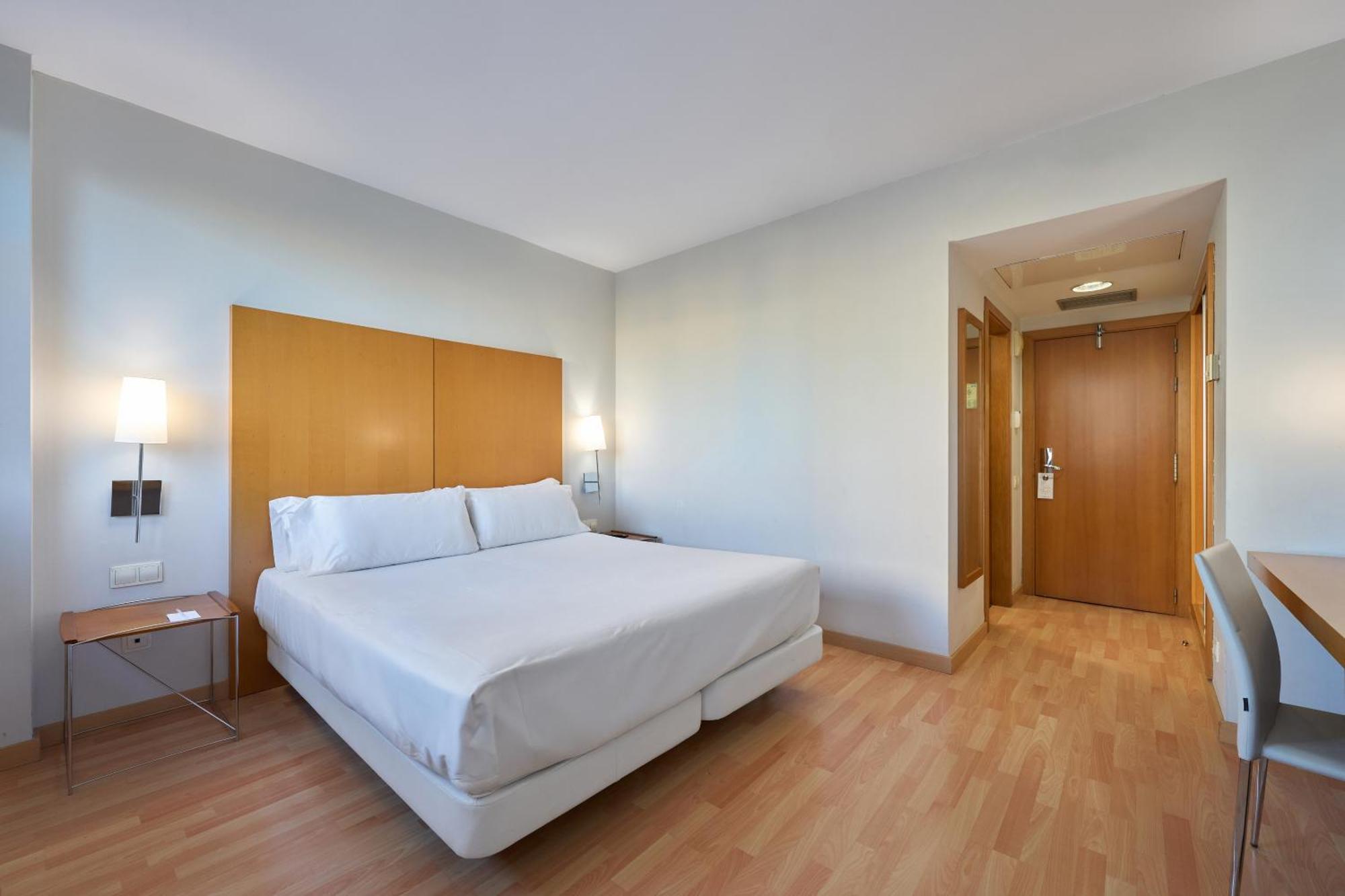 Catalonia Beach 4*