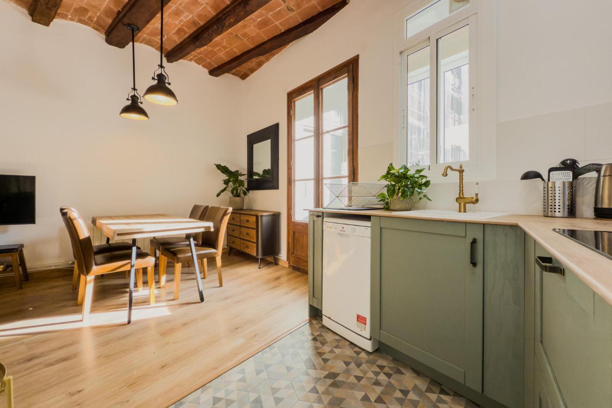 Apartment Magalhaes - Trad Flat In Poble Sec, Near Ramblas Barcelona