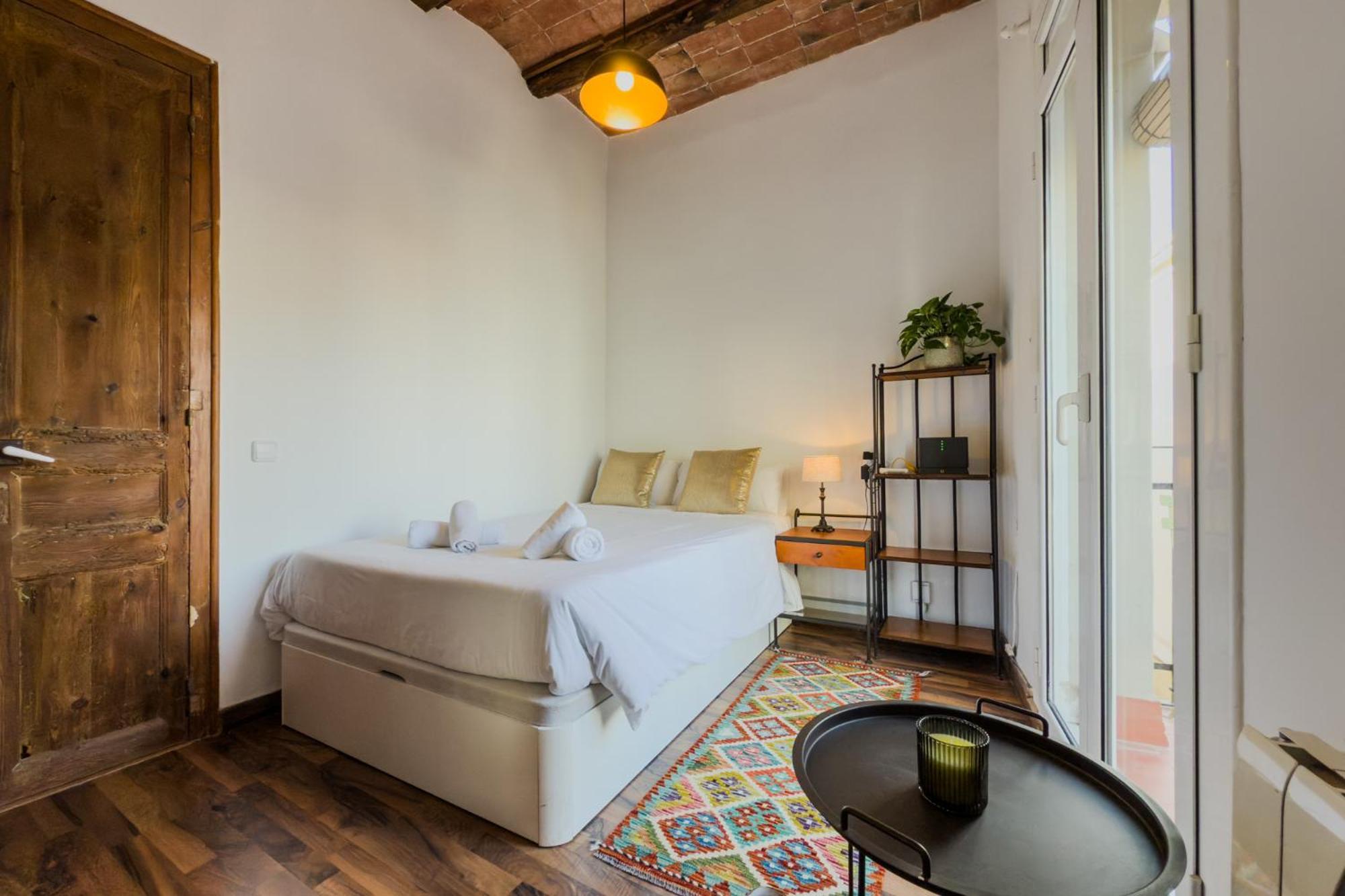 Apartment Magalhaes - Trad Flat In Poble Sec, Near Ramblas Barcelona