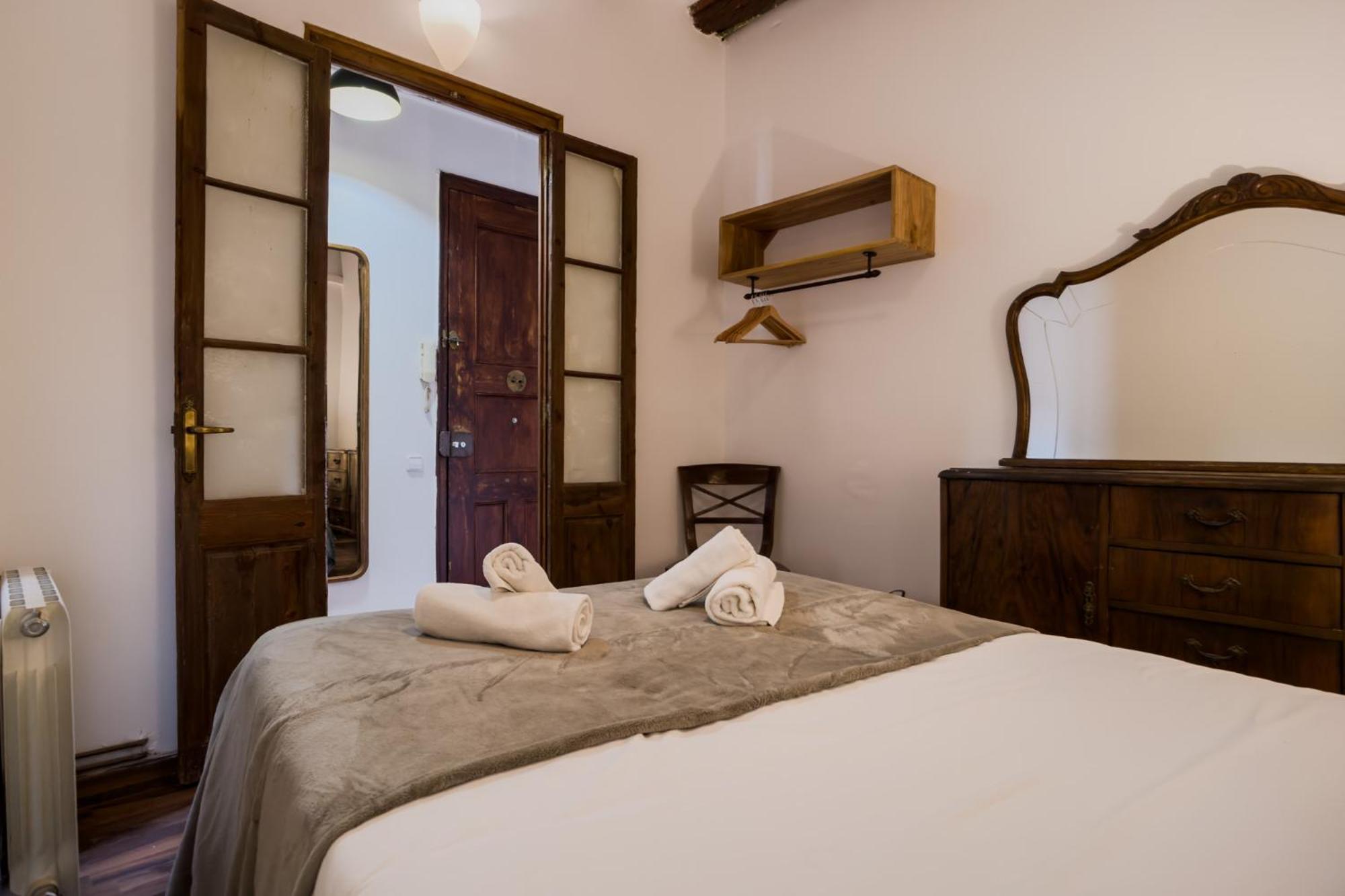 Magalhaes - Trad Flat In Poble Sec, Near Ramblas Apartment *