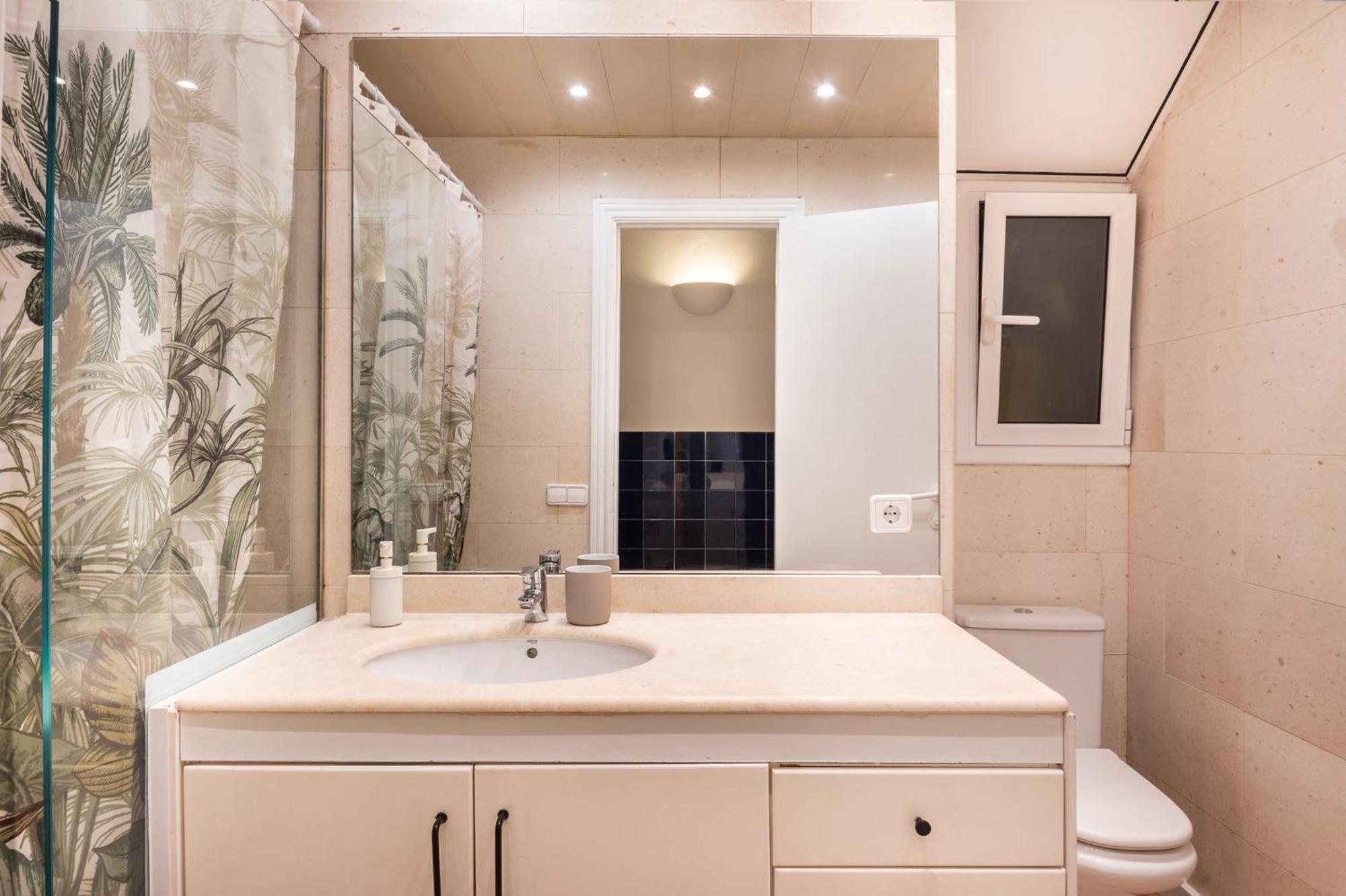 Spacious And Comfortable In The Center Barcelona