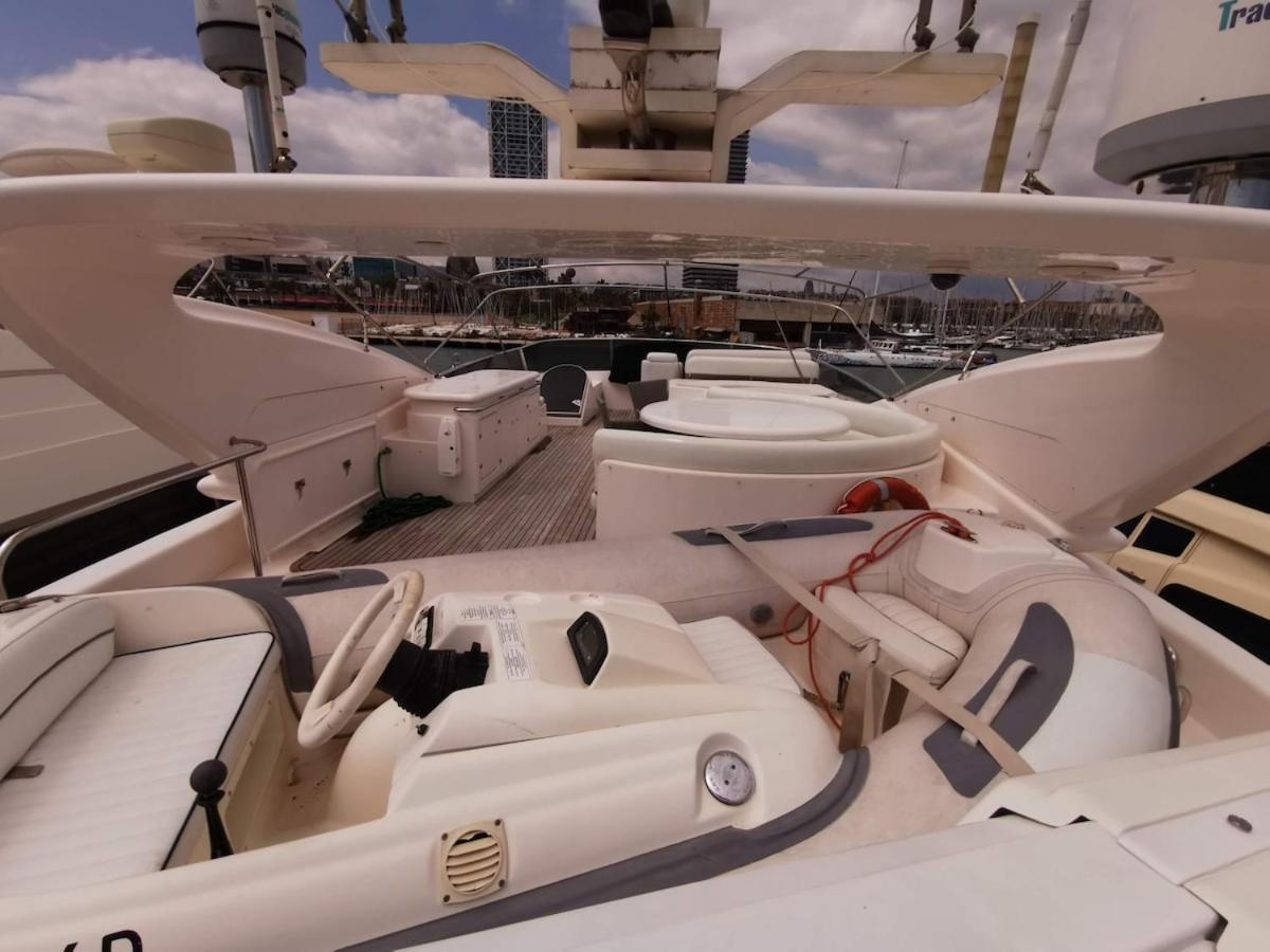 Beautiful Motor Yacht Barcelone