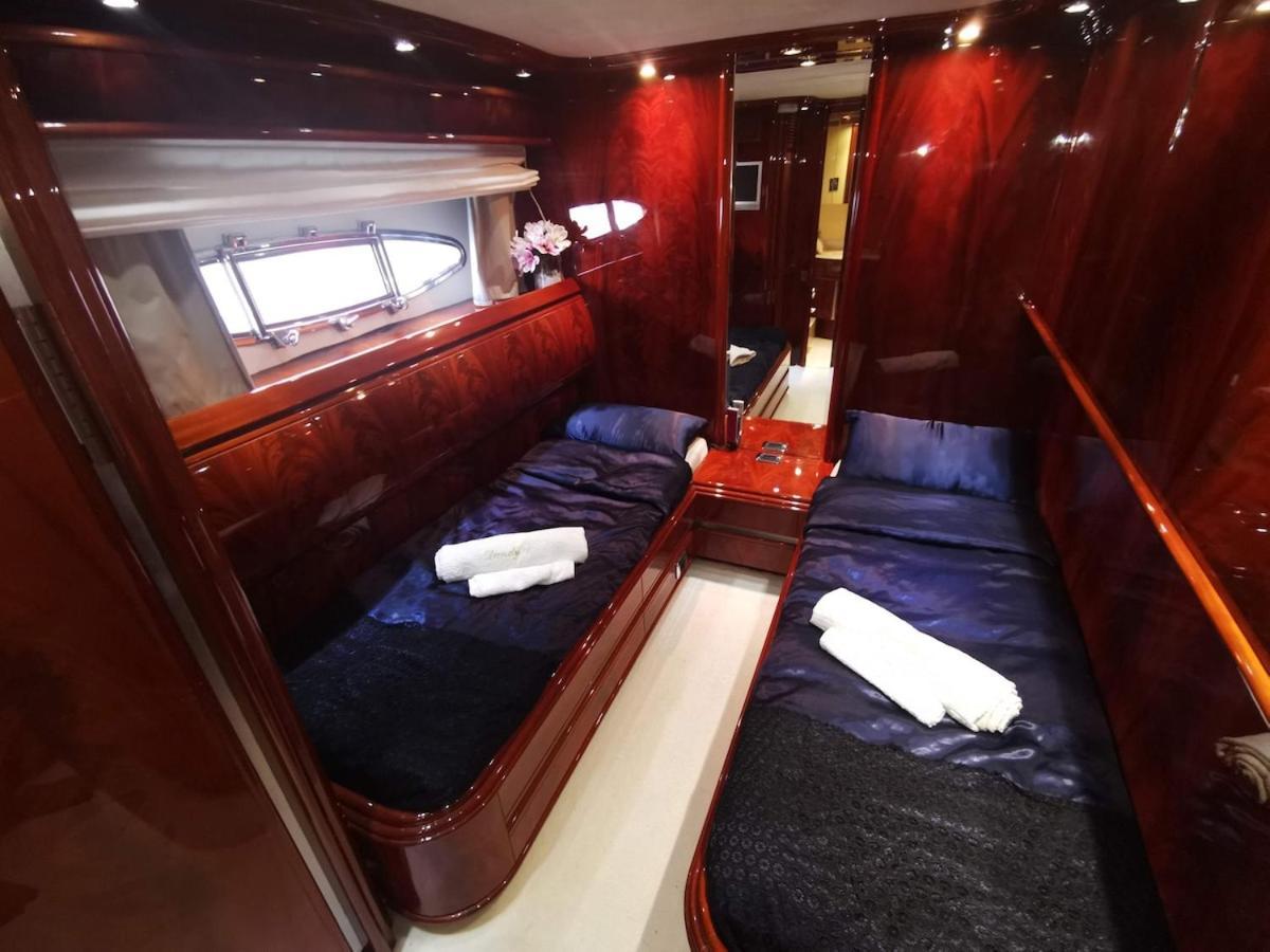 Bateau-hôtel Beautiful Motor Yacht *