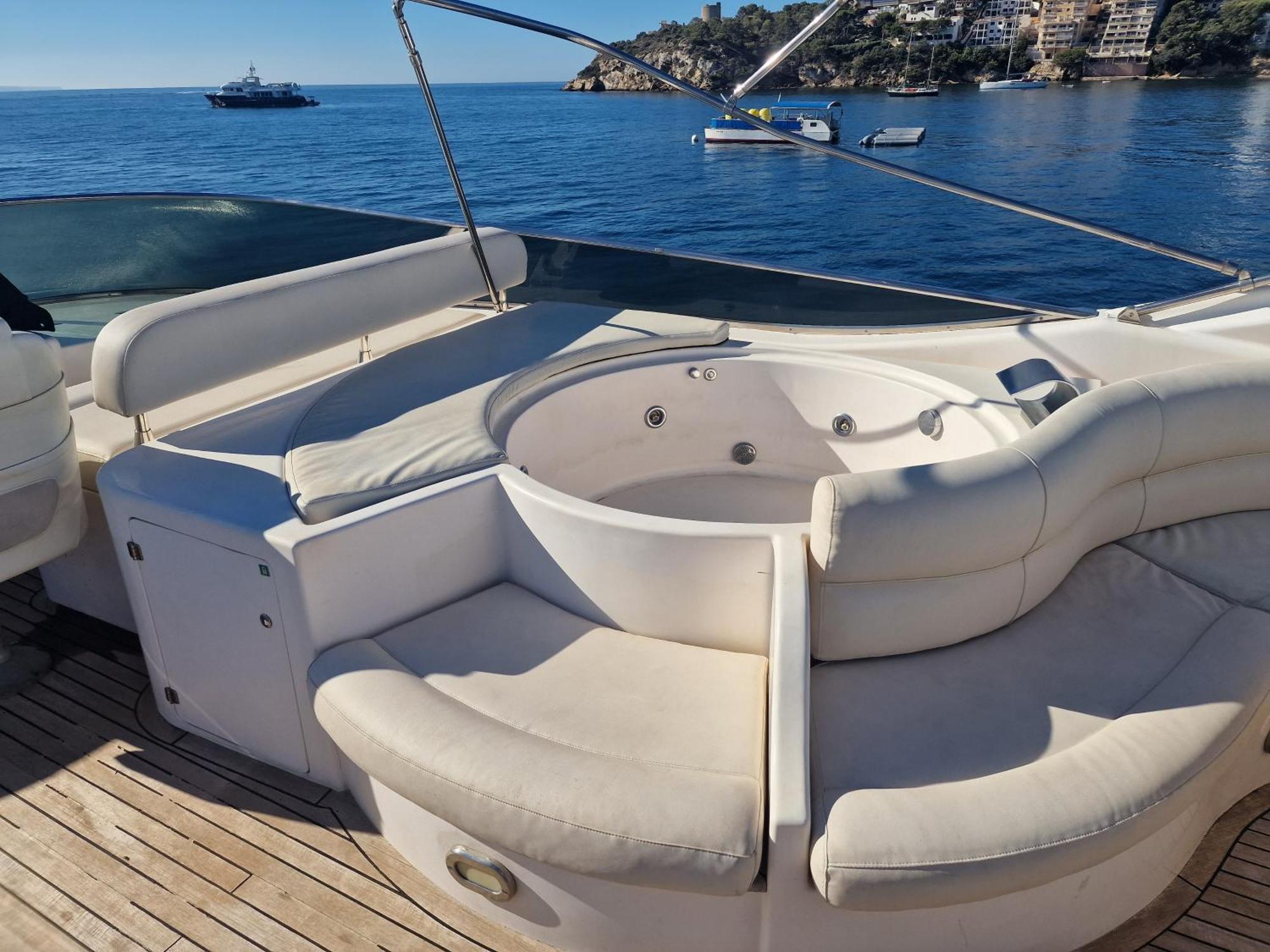 Beautiful Motor Yacht Barcelone