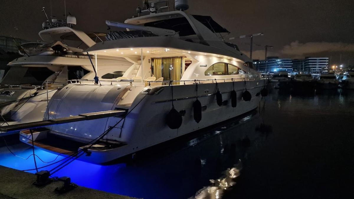 Bateau-hôtel Beautiful Motor Yacht