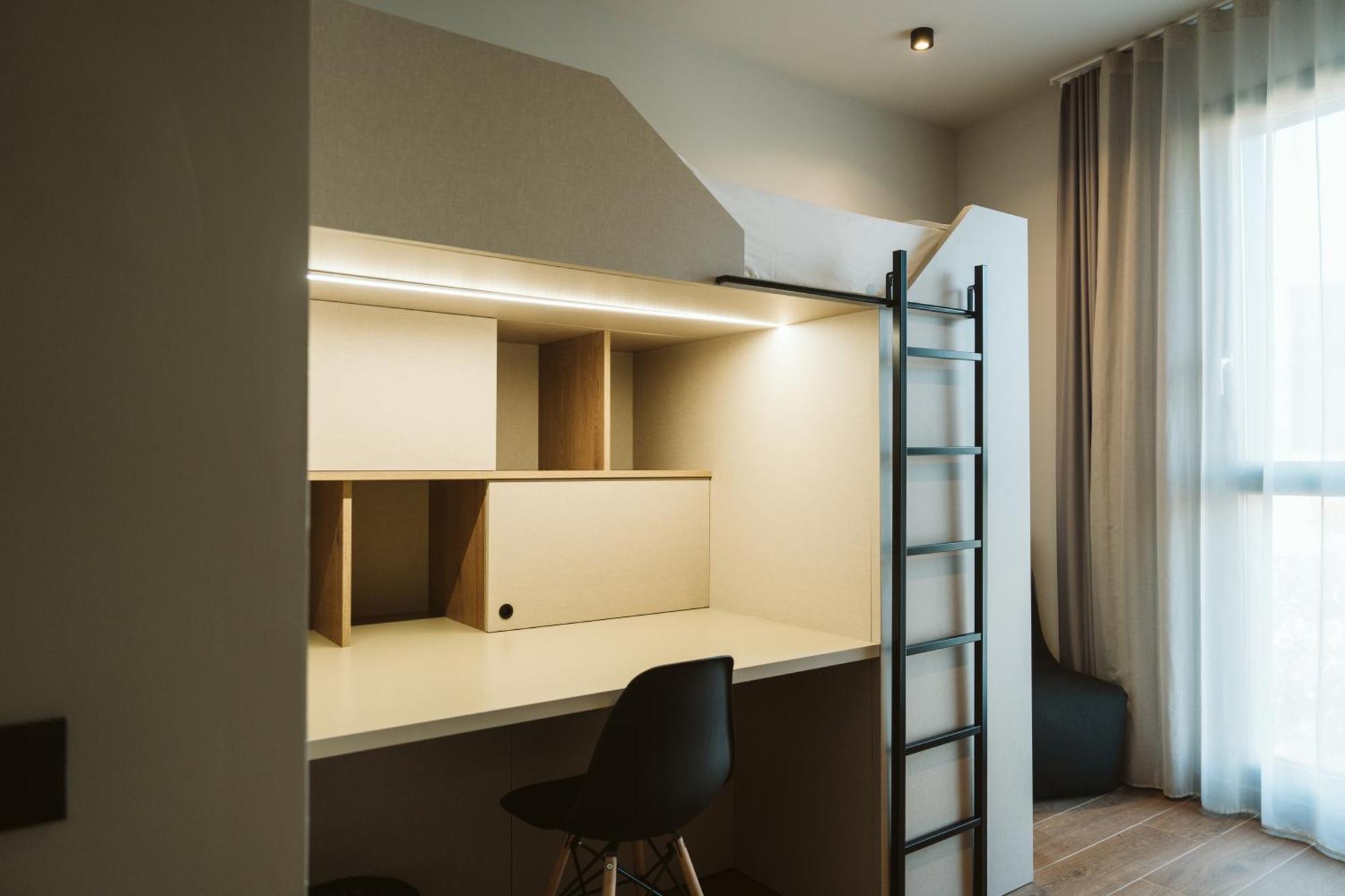Blau Student Housing - Students Only Apartment