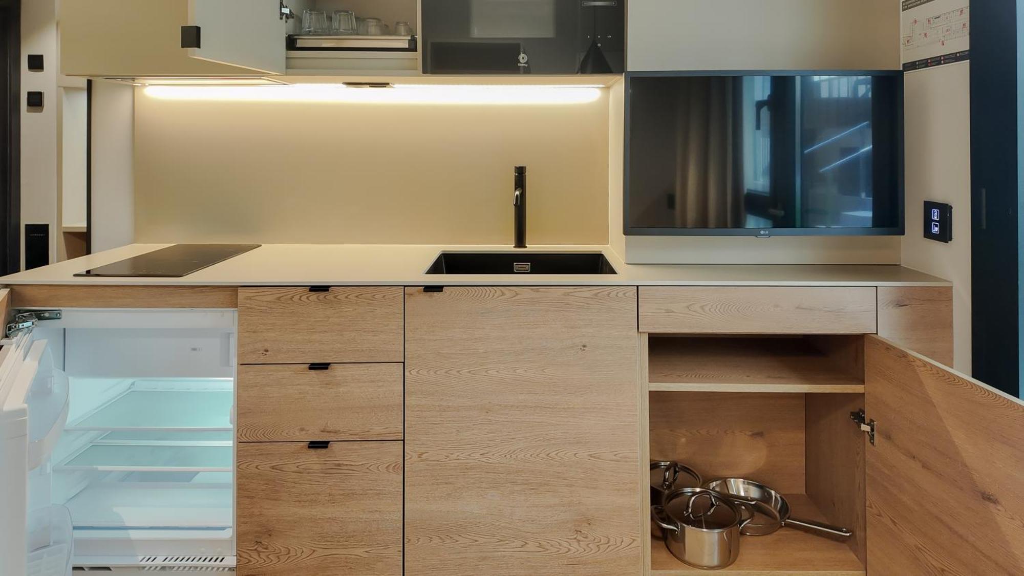 Blau Student Housing - Students Only Apartment *