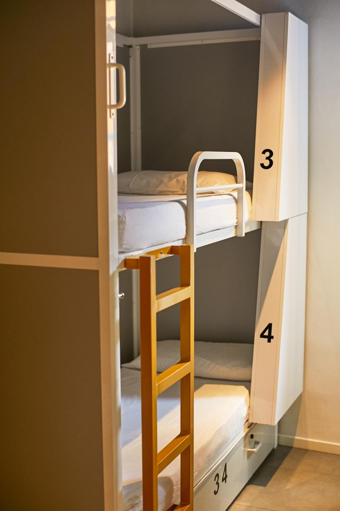Sun & Moon Hostel *