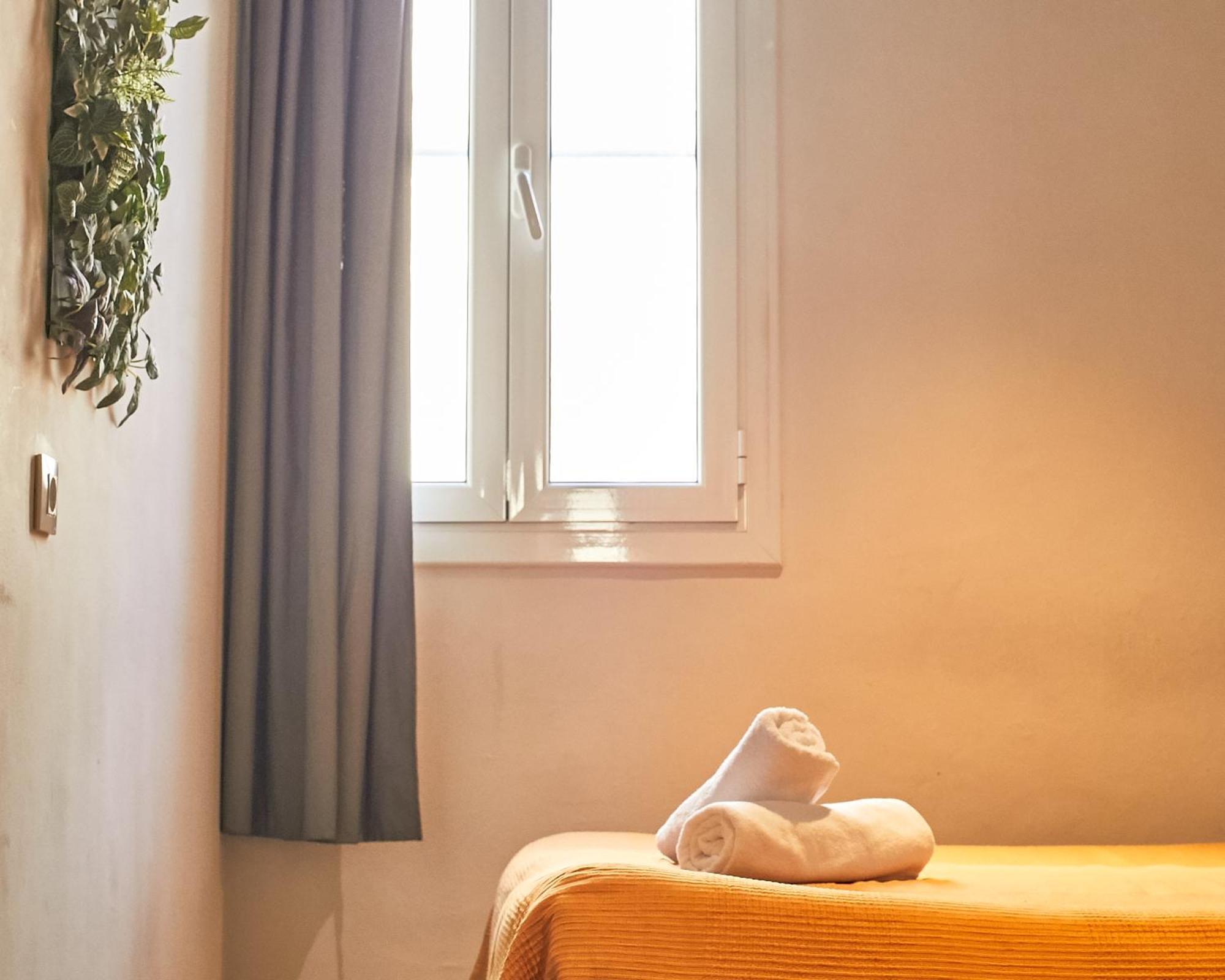 Sun & Moon Hostel *