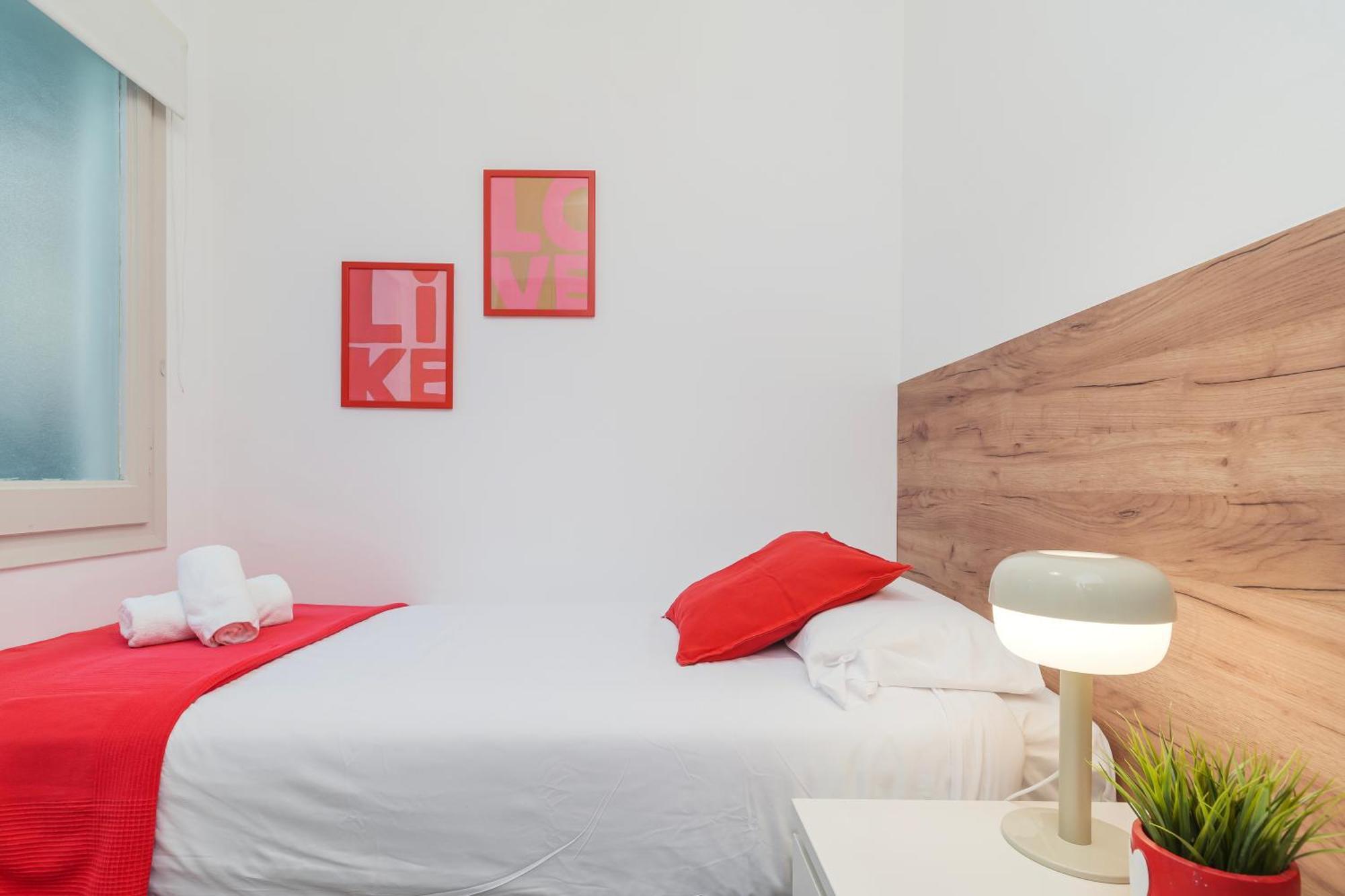 Spacious 4 Bedroom Fira Bcn & Camp Nou Barcelona