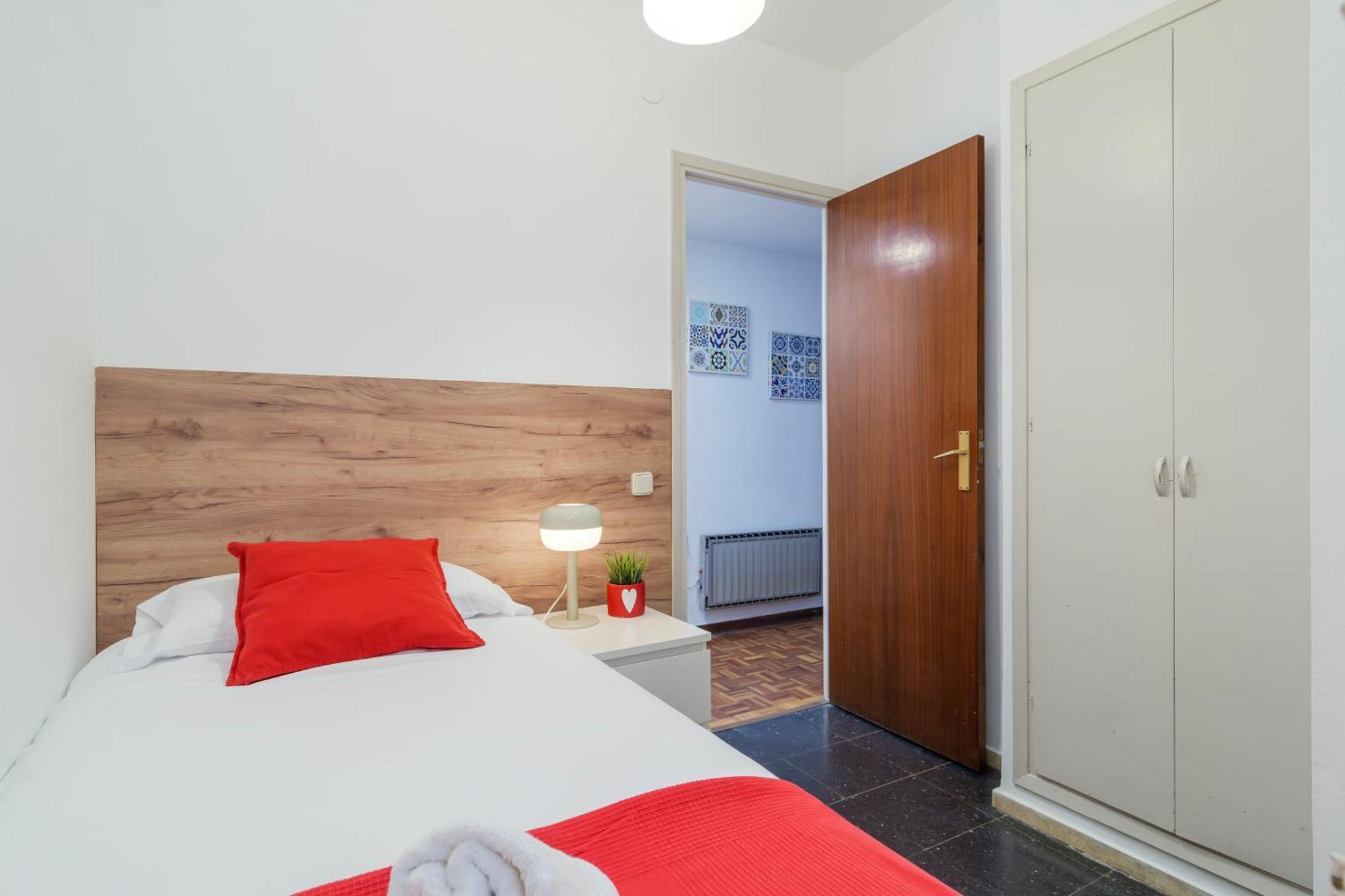 Spacious 4 Bedroom Fira Bcn&camp Nou * Barcelona
