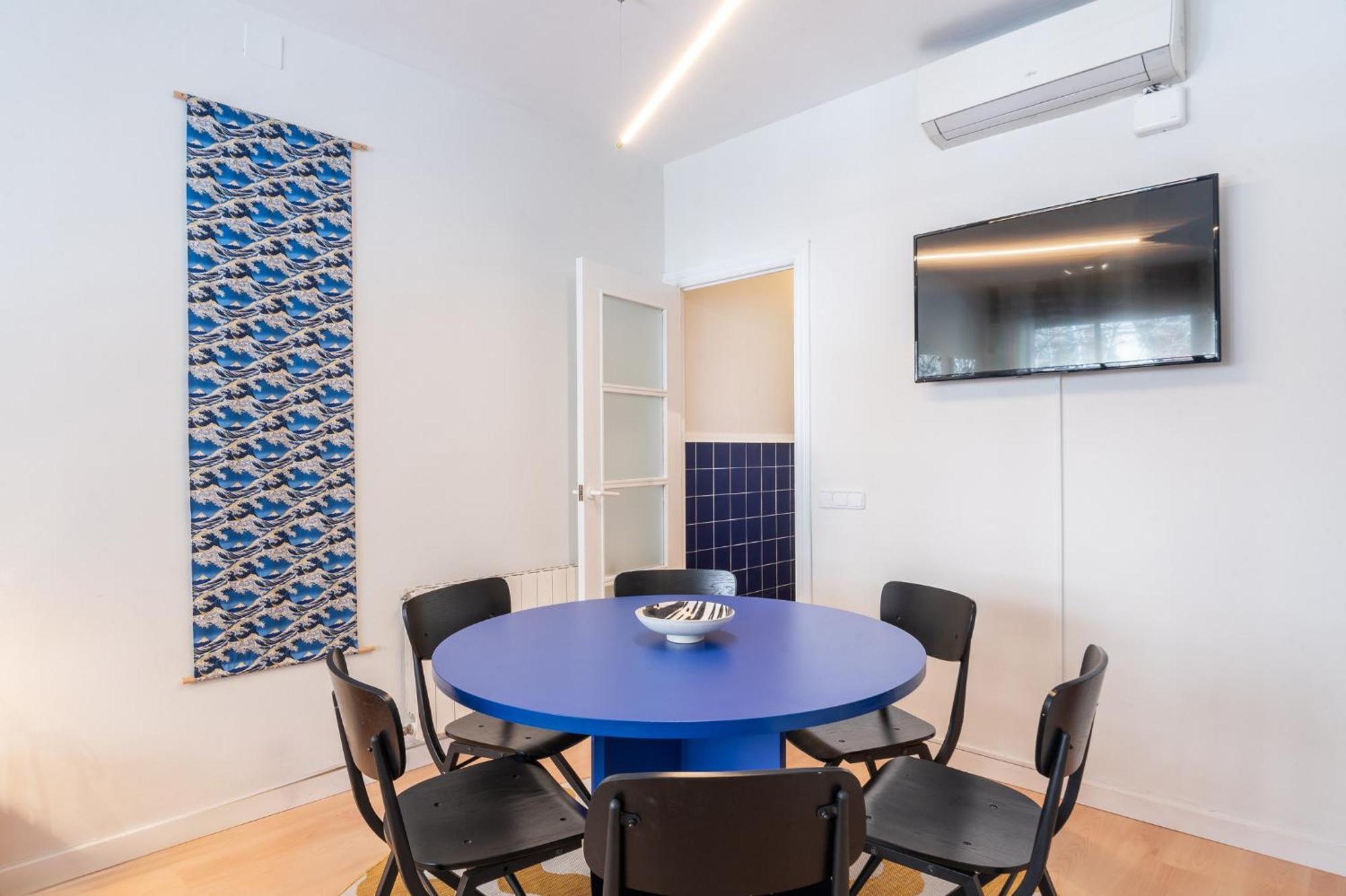 Spacious And Comfortable In The Center Apartment *