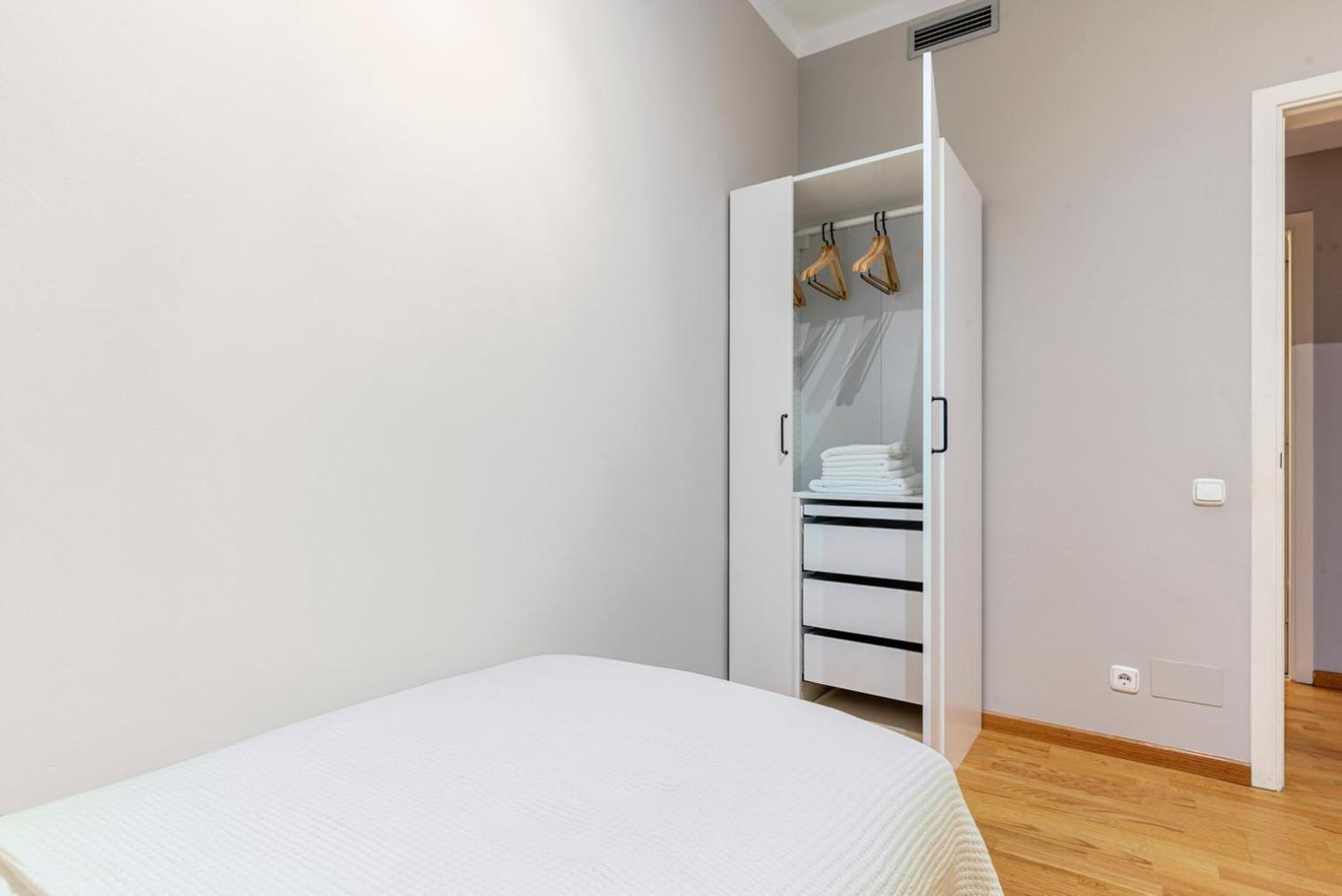 Blueground Galvany Doorman Ac Near Park Bcn-178 Appartement *