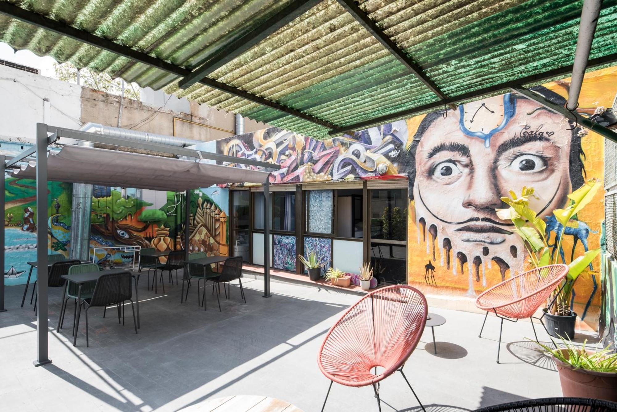 Hostel No Limit Graffiti Barcelona