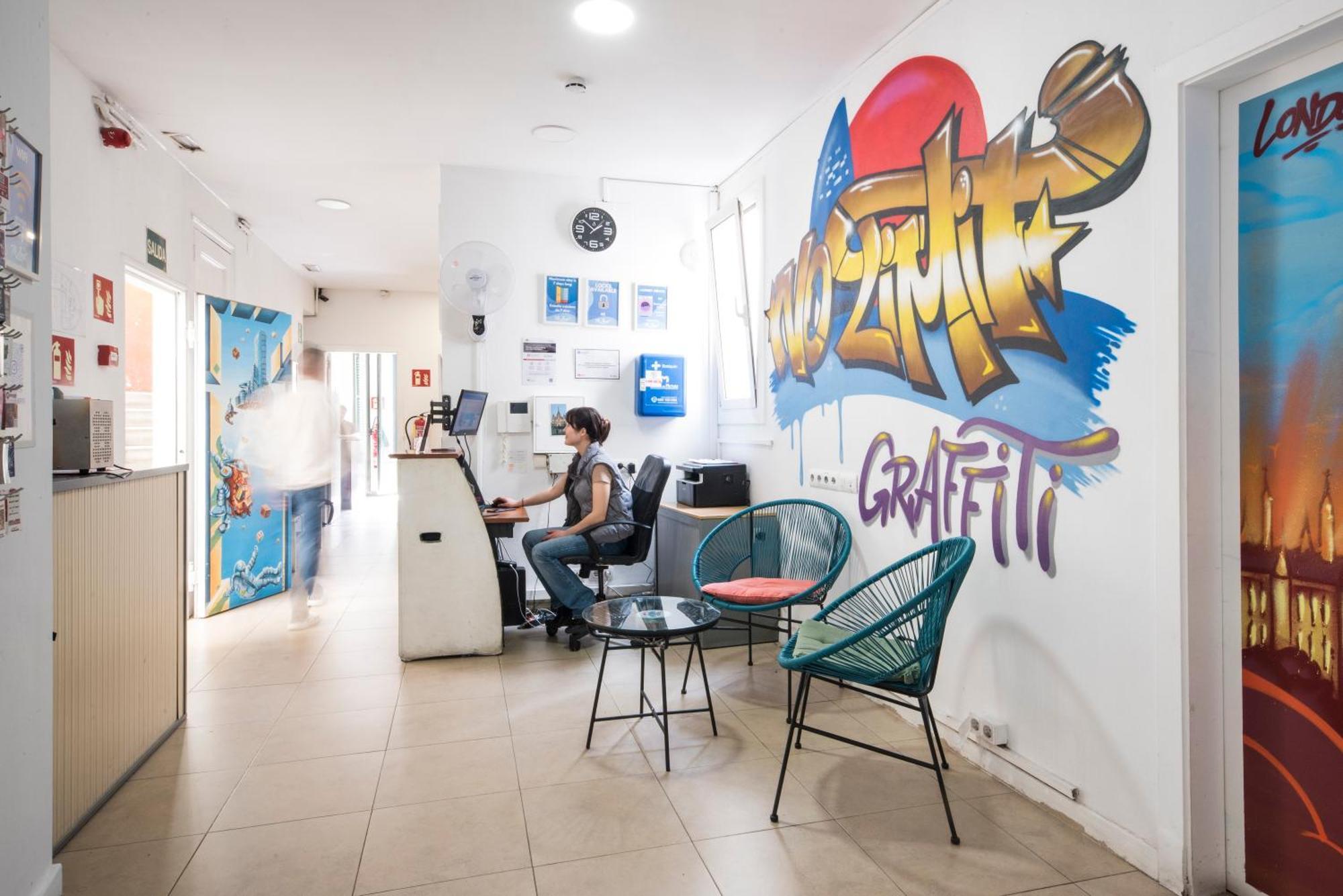 No Limit Graffiti Hostel Barcelona