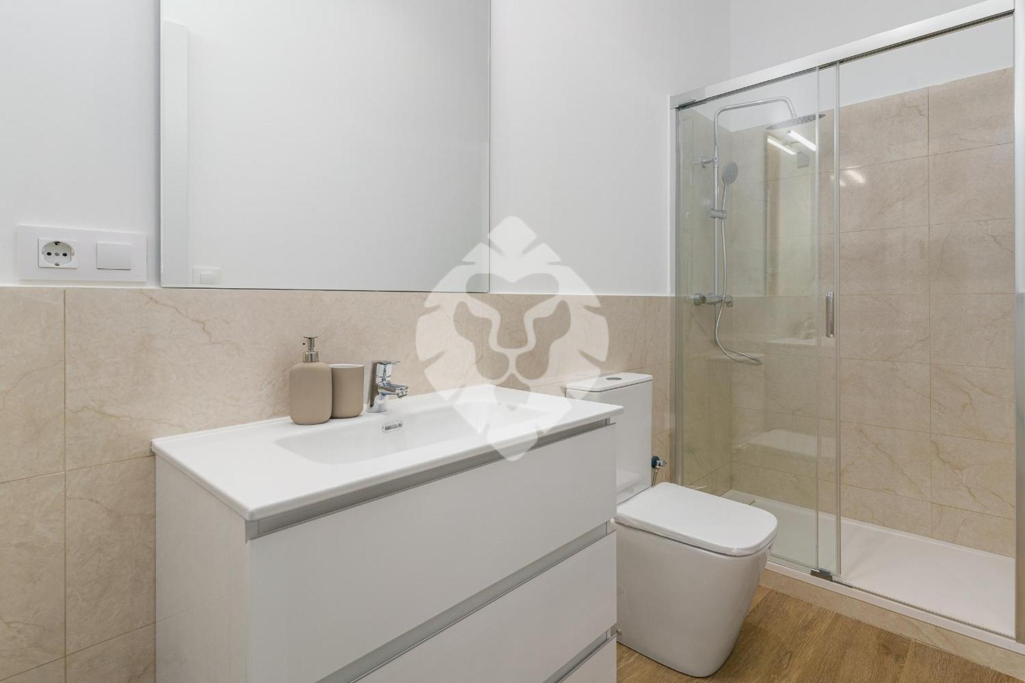 Piso Ideal Con 3 3 Banos Y Terraza *