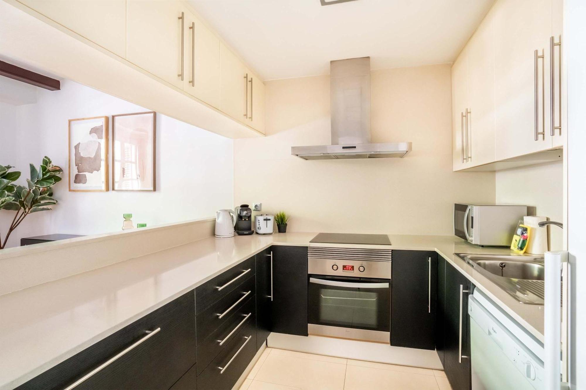 Pl Universitat Comfortable 3bd With Private Patio Barcelone