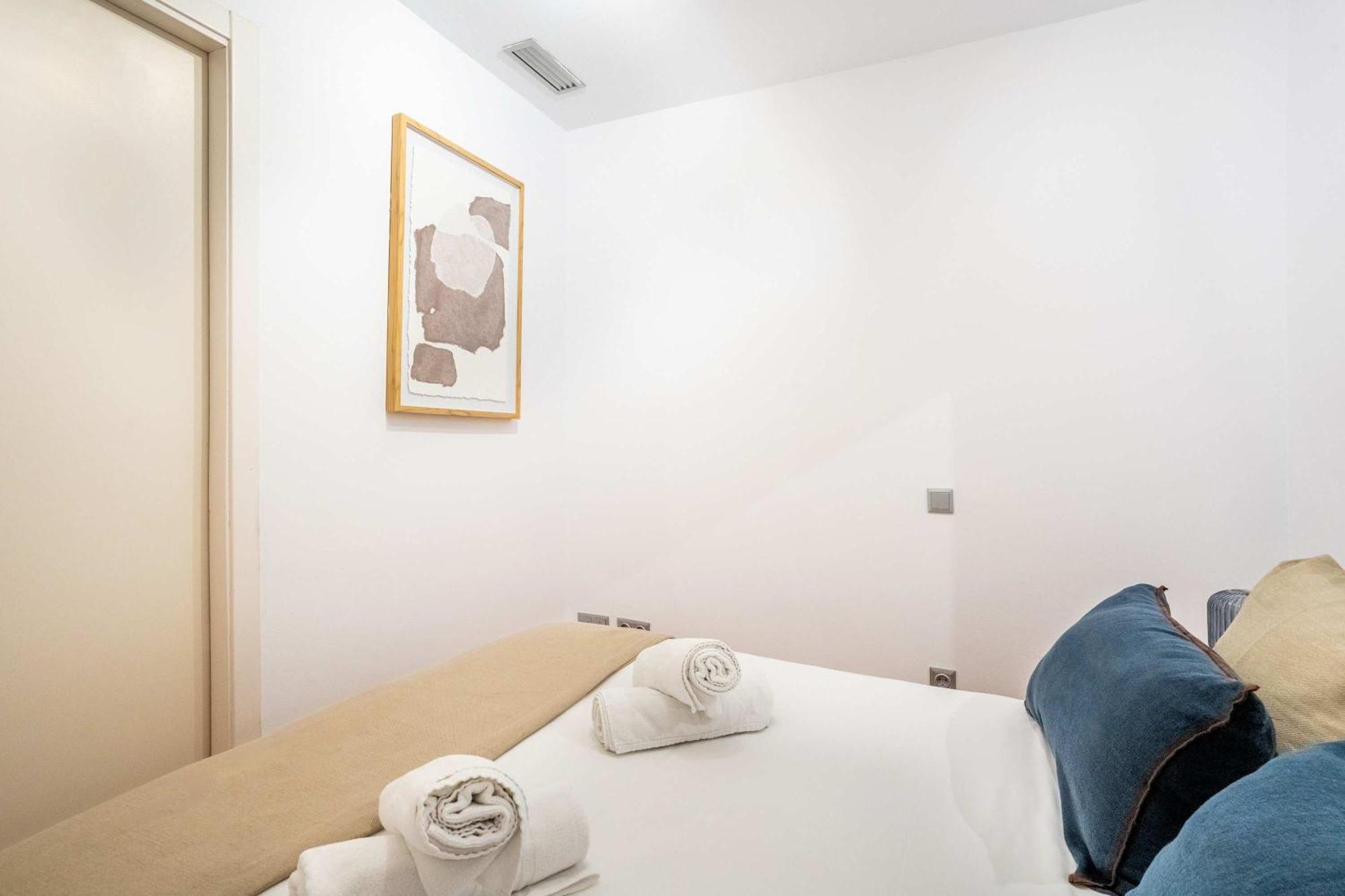 Pl Universitat Comfortable 3bd With Private Patio Appartement
