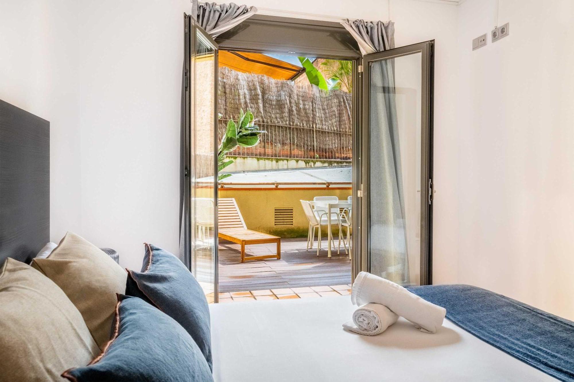 Pl Universitat Comfortable 3bd With Private Patio Appartement