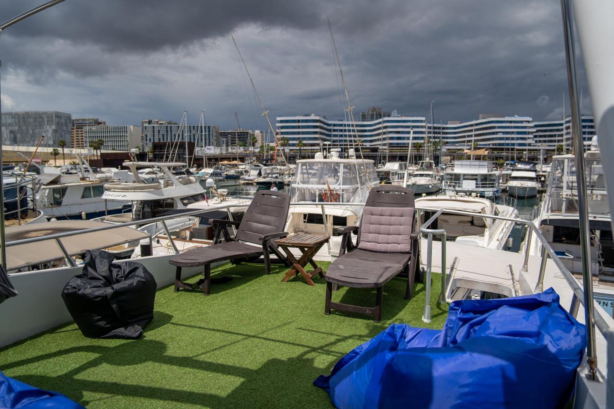Botel Charter Boat *